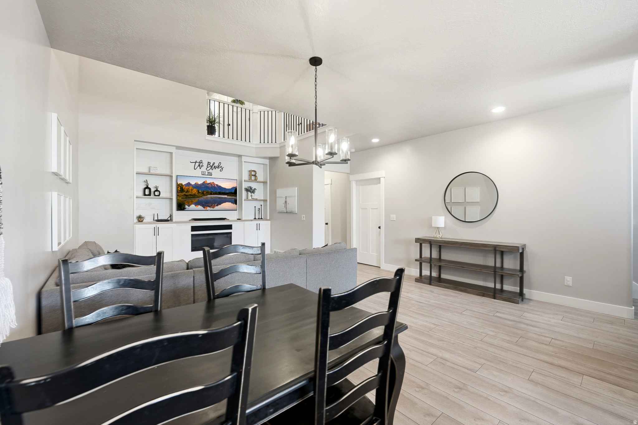 LAKE FRONT - Residential