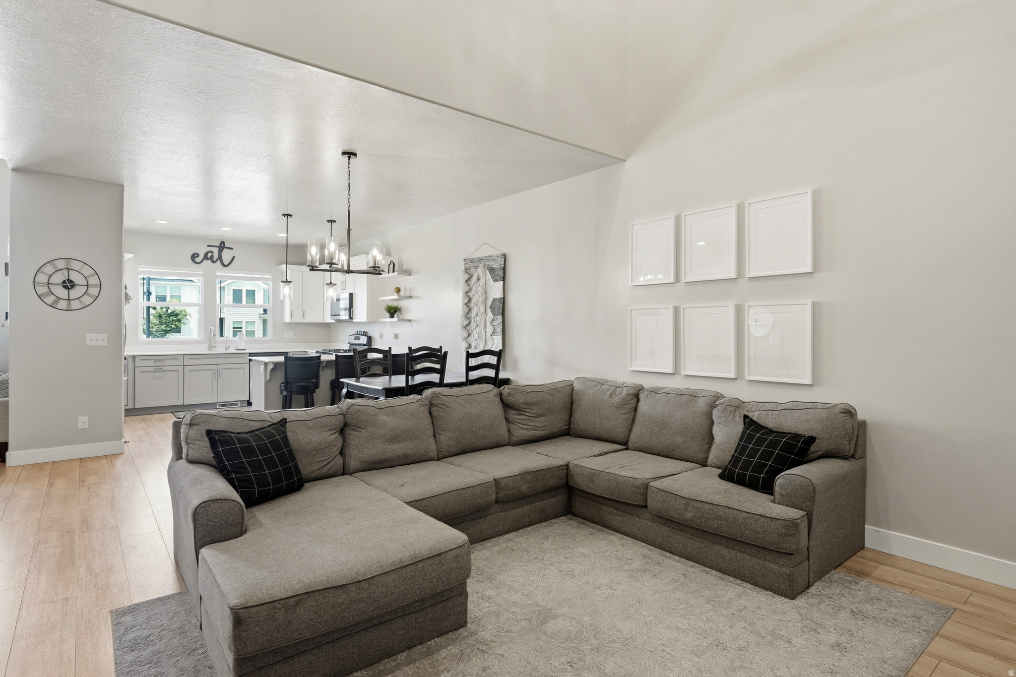 LAKE FRONT - Residential