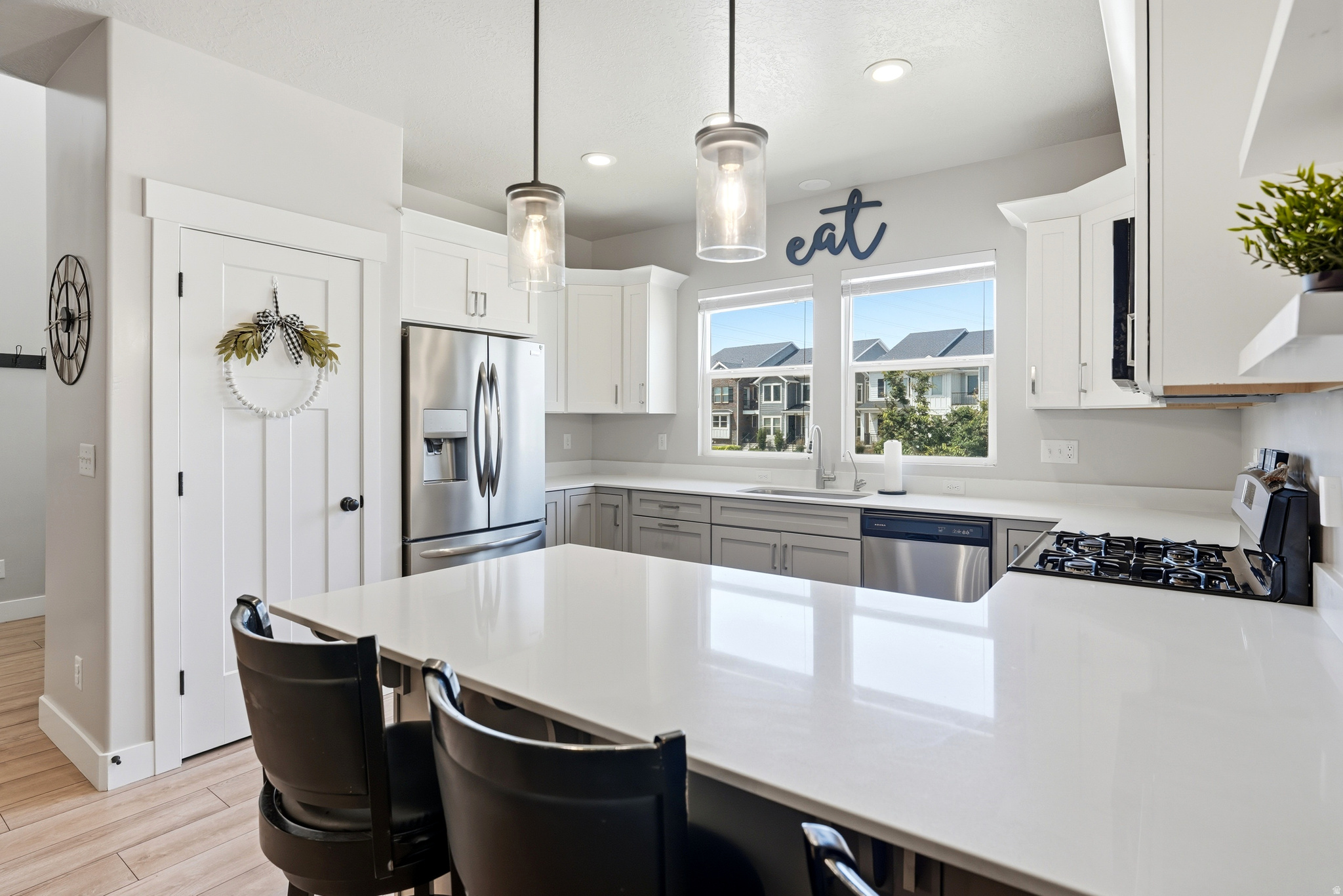LAKE FRONT - Residential