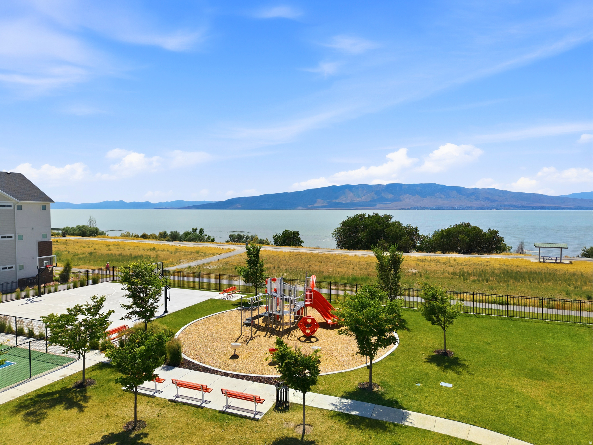 LAKE FRONT - Residential