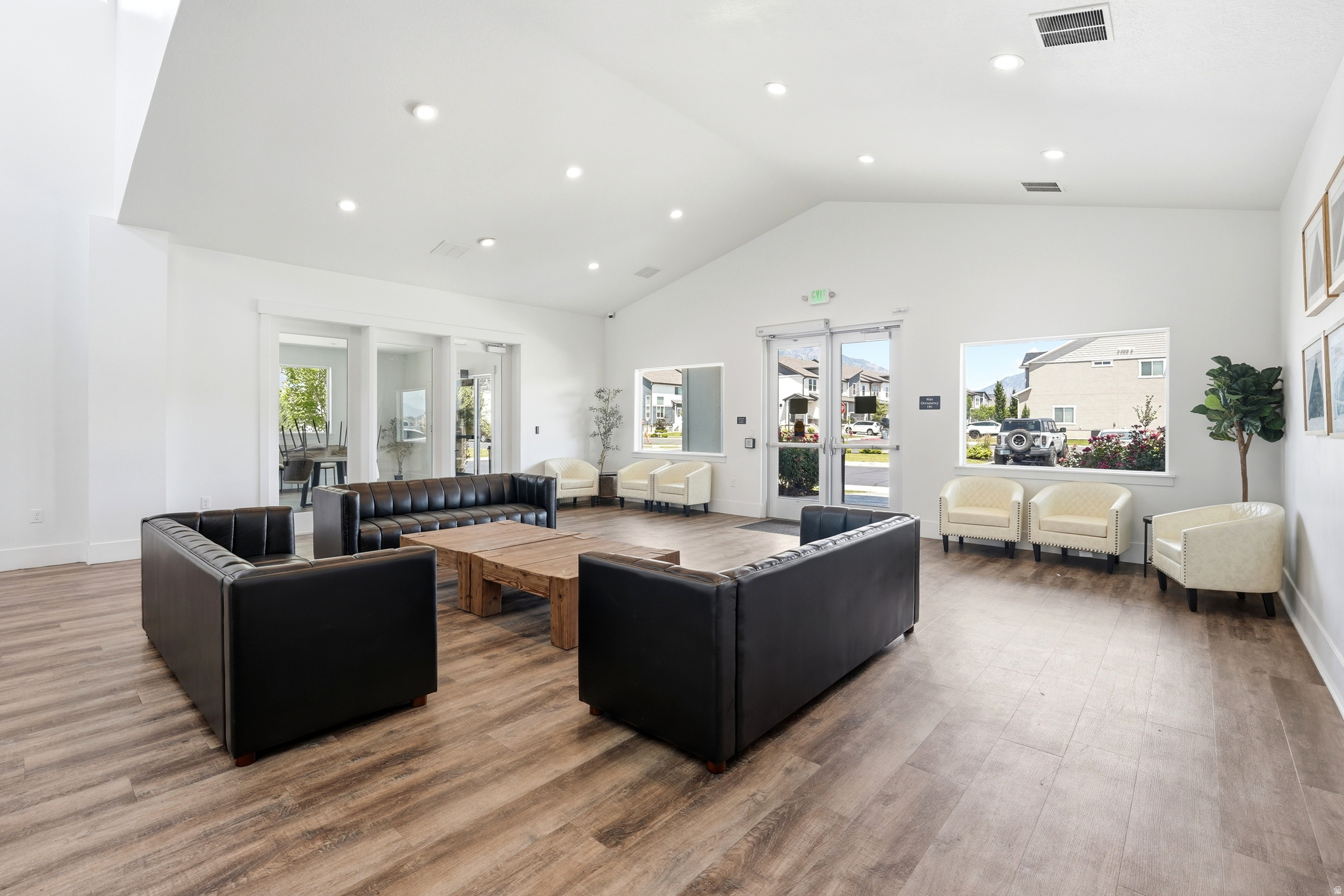 LAKE FRONT - Residential