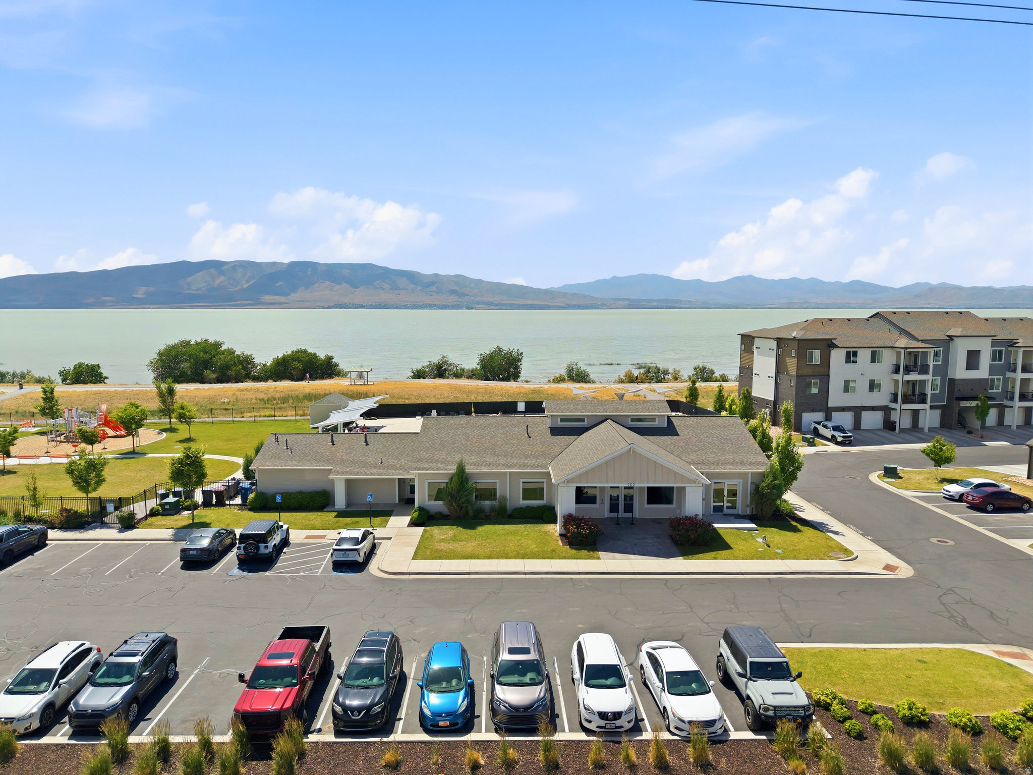 LAKE FRONT - Residential
