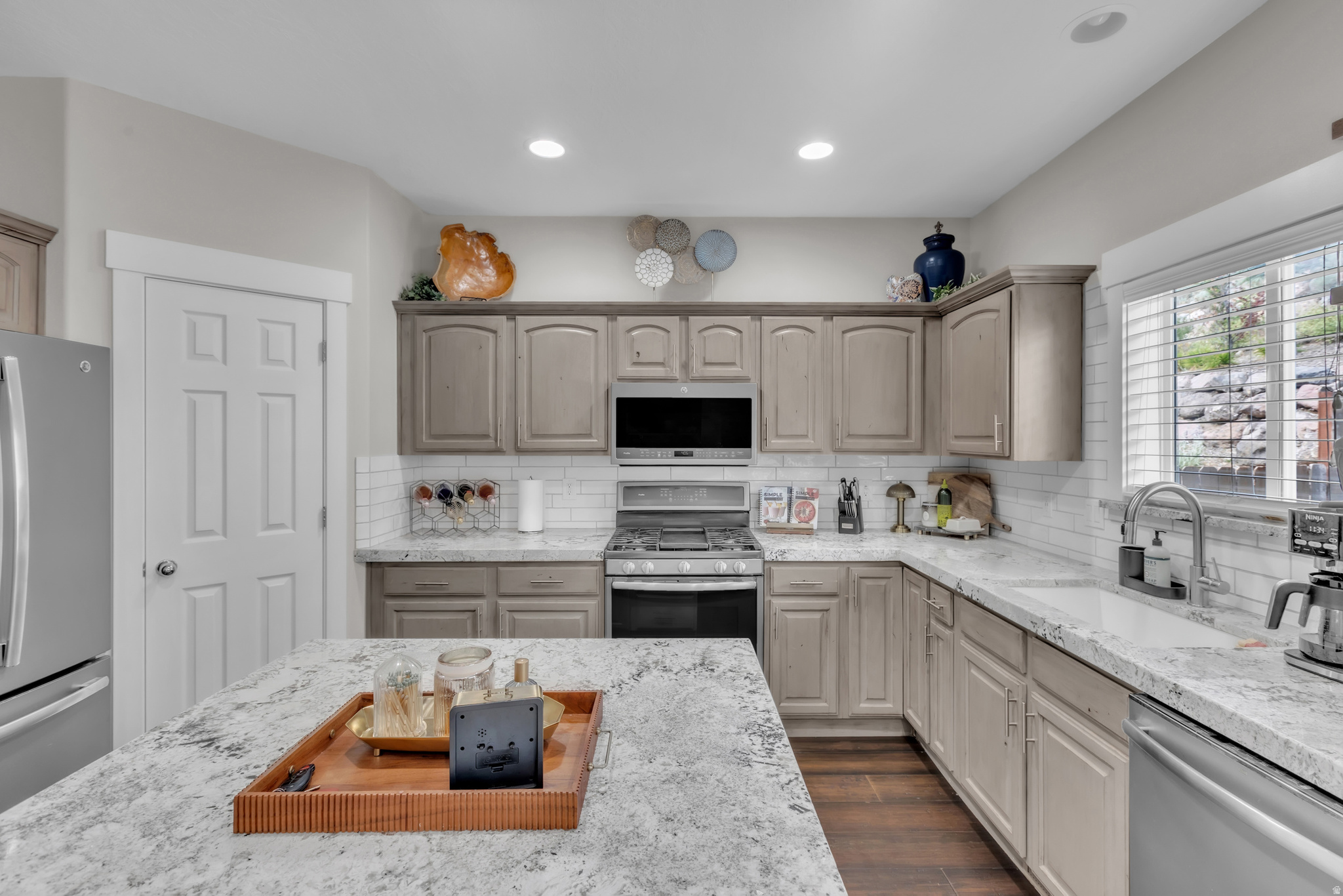 HUNTER CHASE - Residential