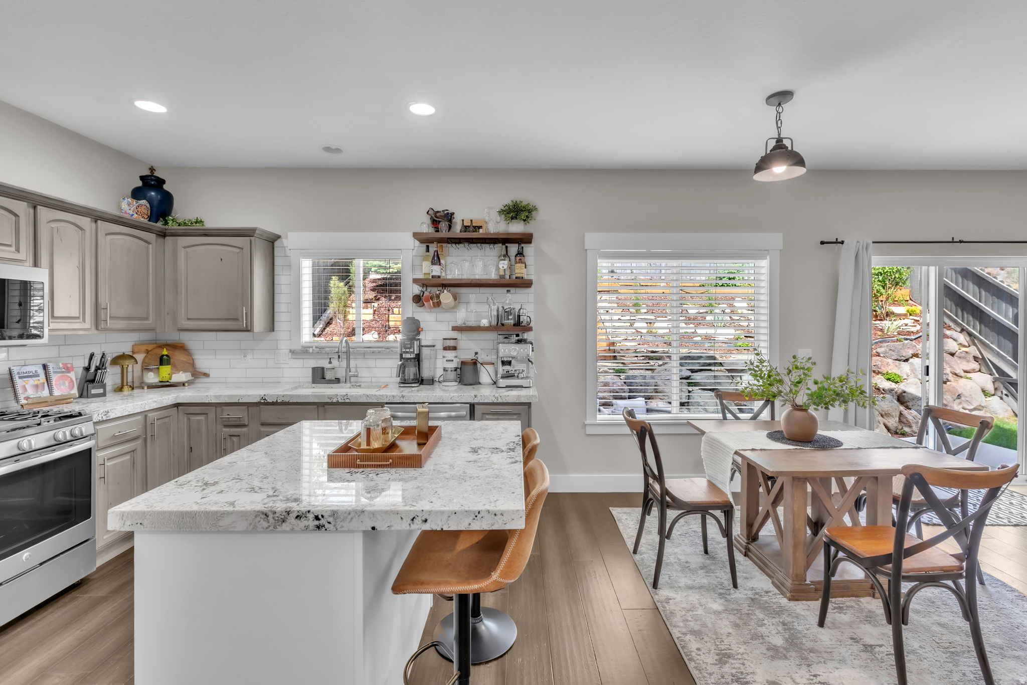 HUNTER CHASE - Residential