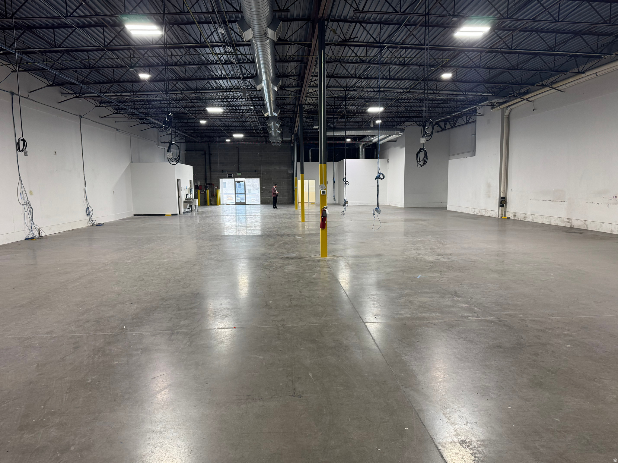 RADIUS CURVE - Commercial Lease