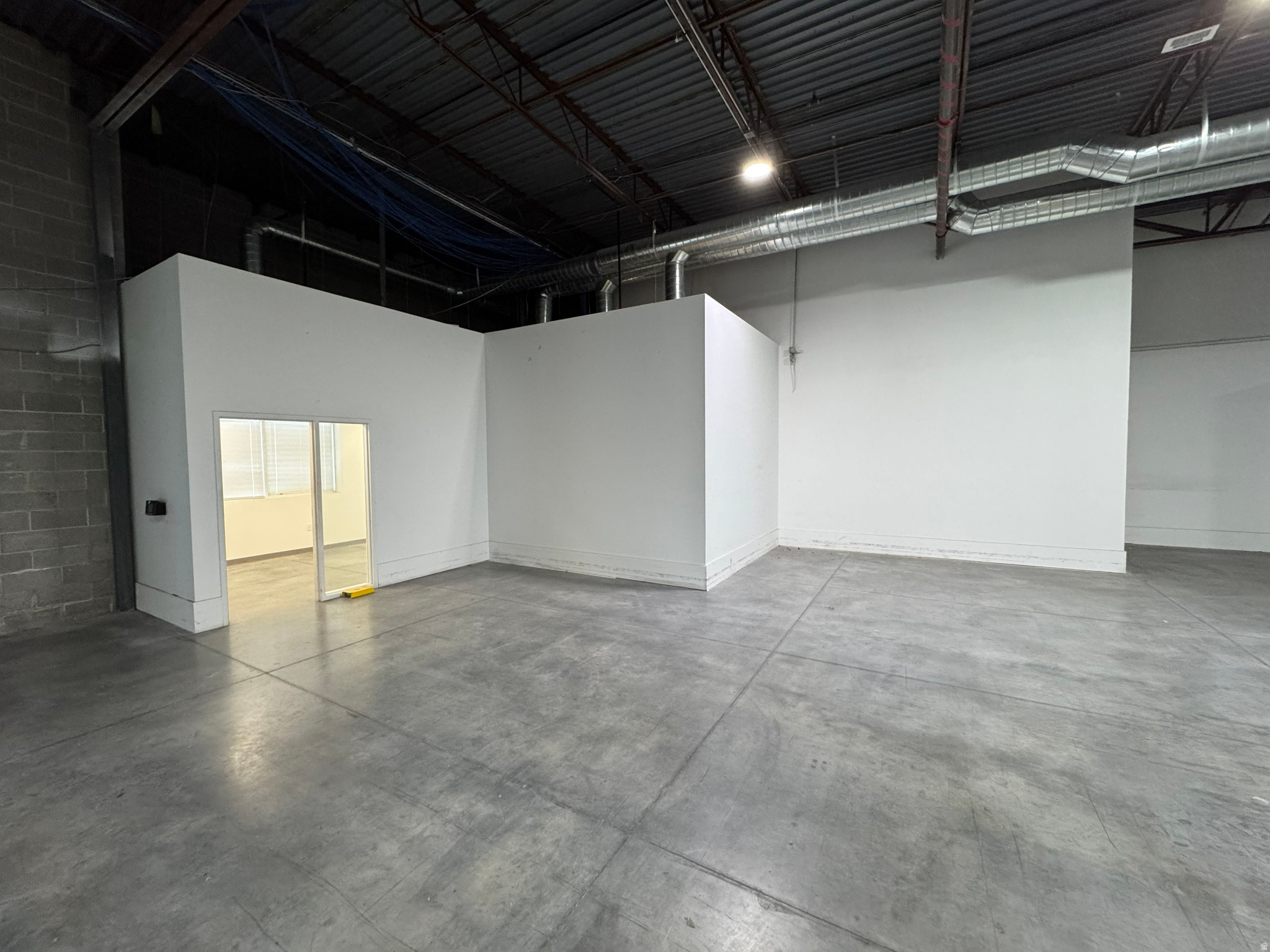 RADIUS CURVE - Commercial Lease