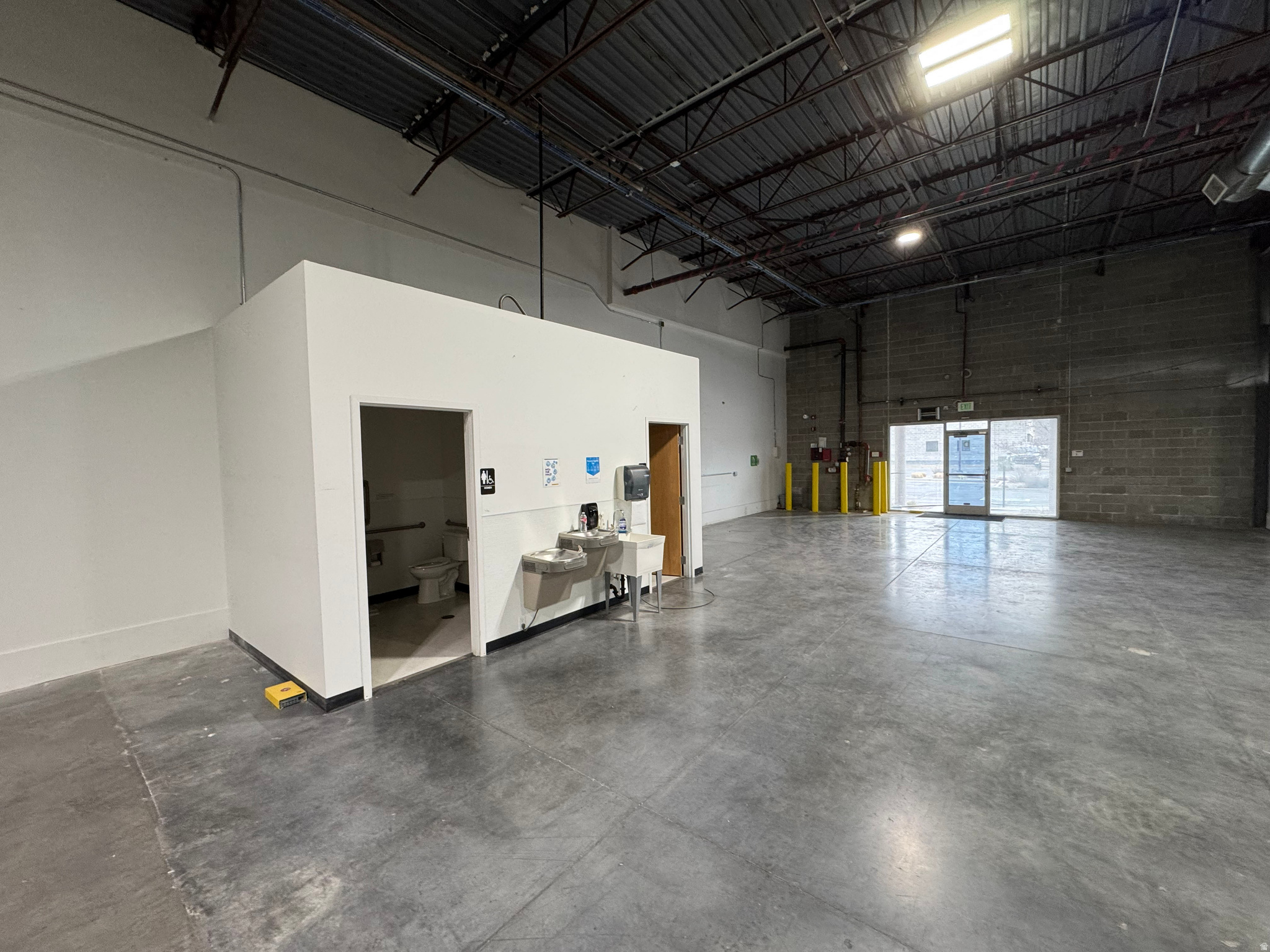 RADIUS CURVE - Commercial Lease