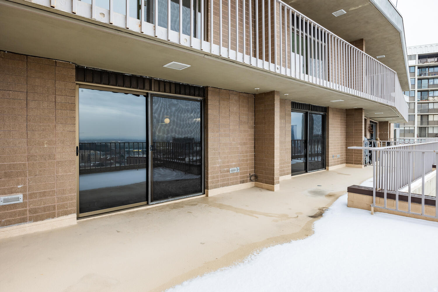TREVI TOWERS CONDM - Residential Lease