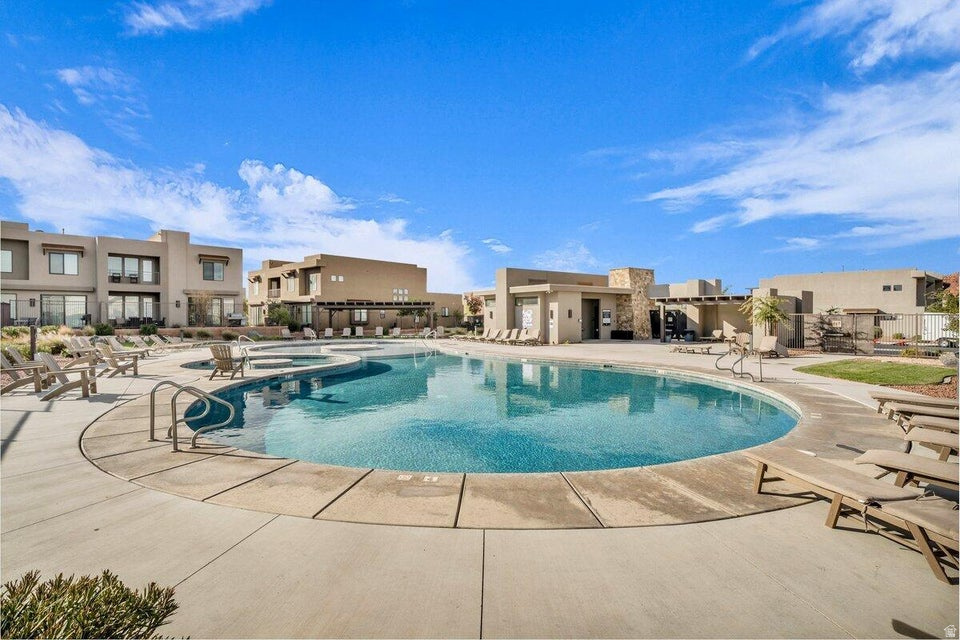 ESCAPES AT THE LEDGES PH 3 - Residential