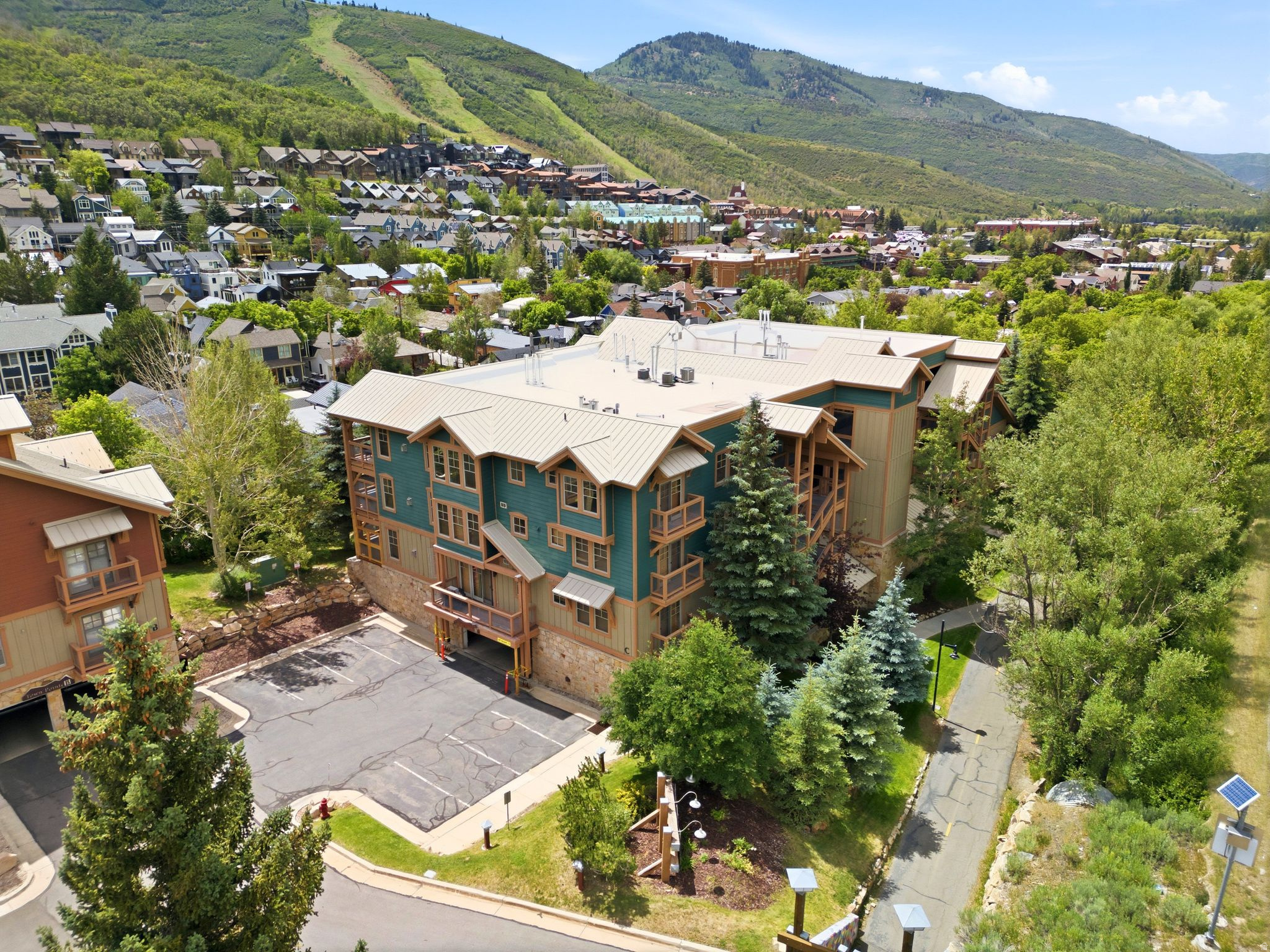 TOWN POINTE CONDOMINIUM - Residential