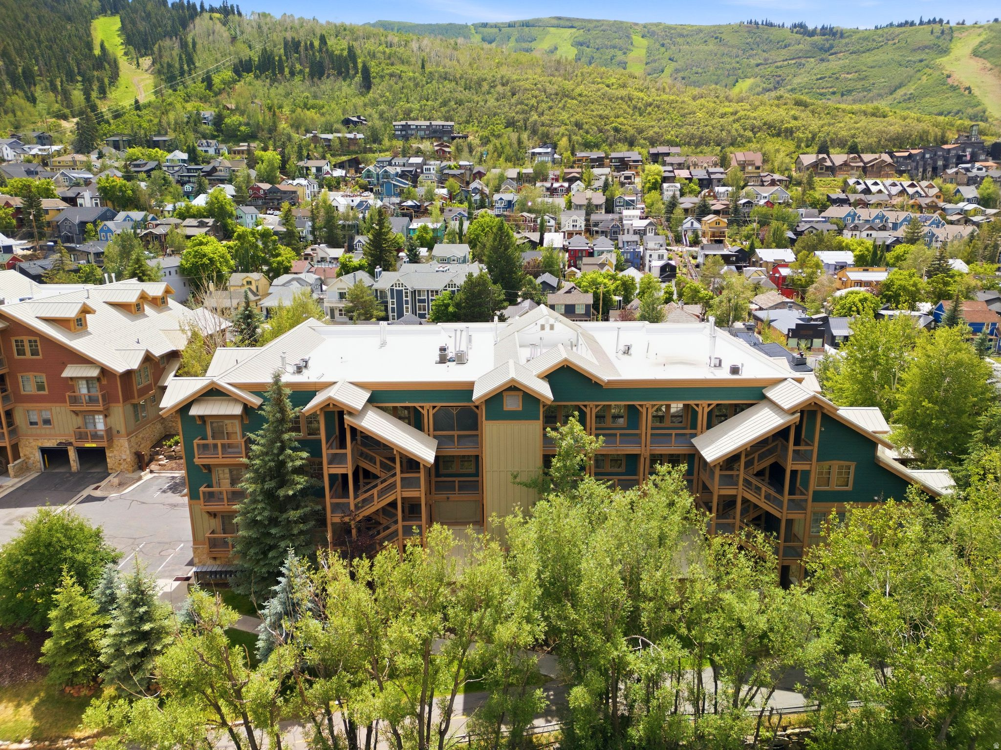 TOWN POINTE CONDOMINIUM - Residential