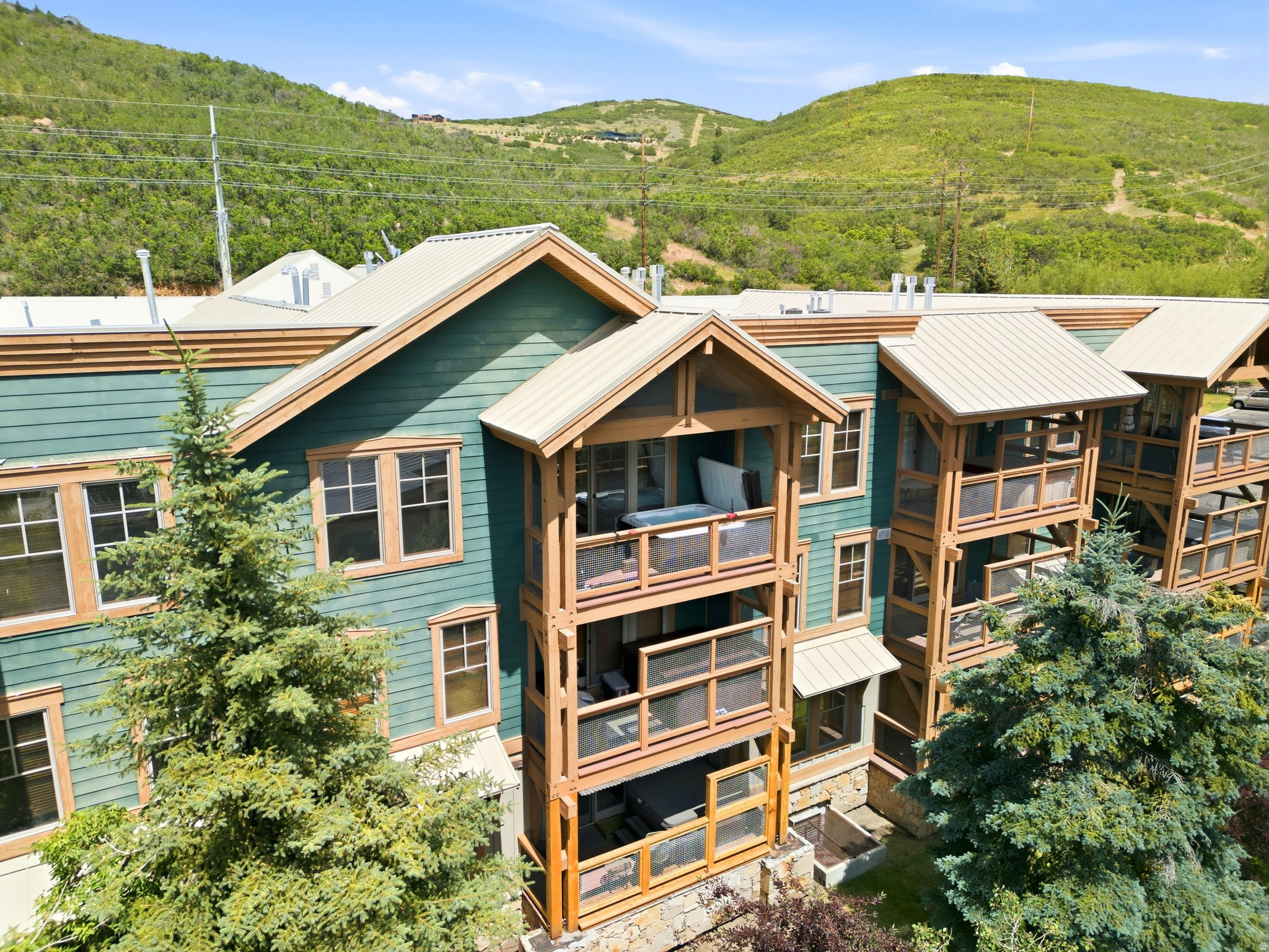 TOWN POINTE CONDOMINIUM - Residential