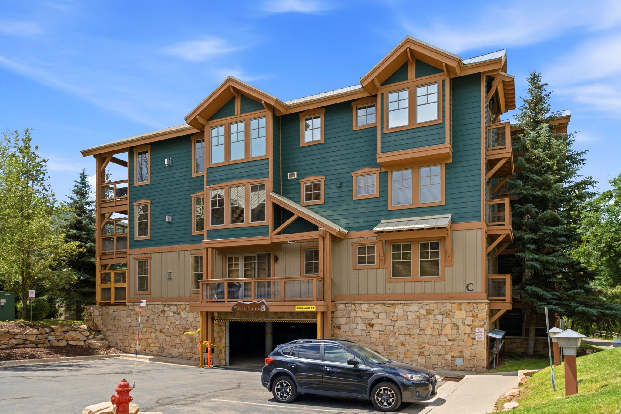 TOWN POINTE CONDOMINIUM - Residential