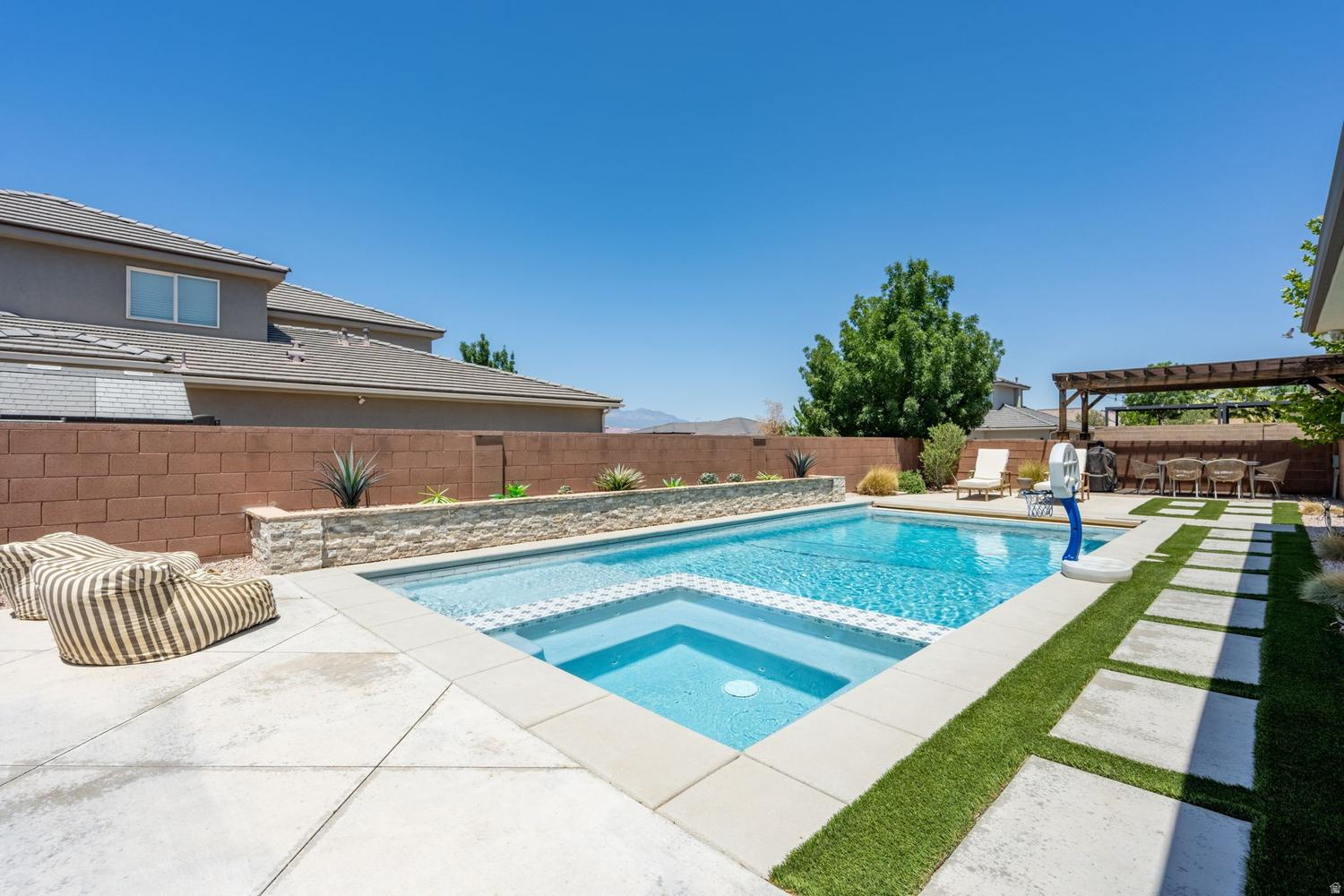 HAWTHORN ESTATES PH 5 - Residential