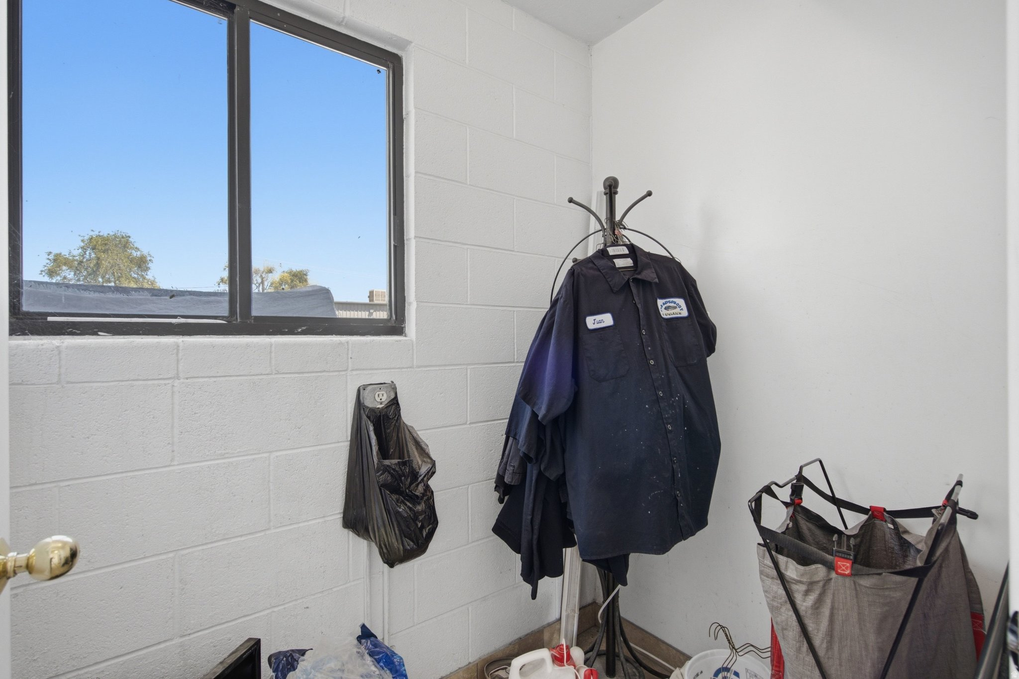 LINCOLN - Commercial Sale