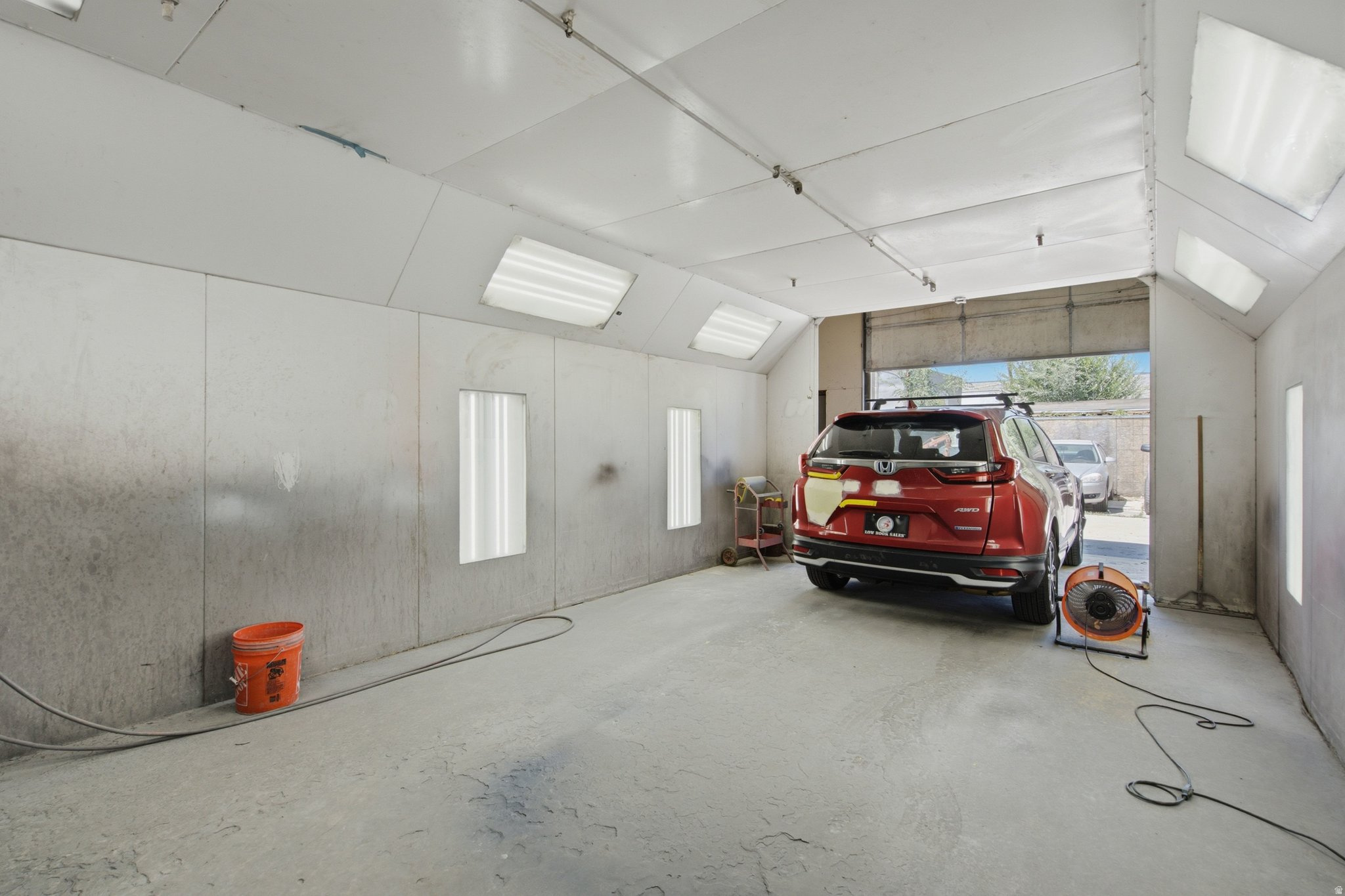 LINCOLN - Commercial Sale