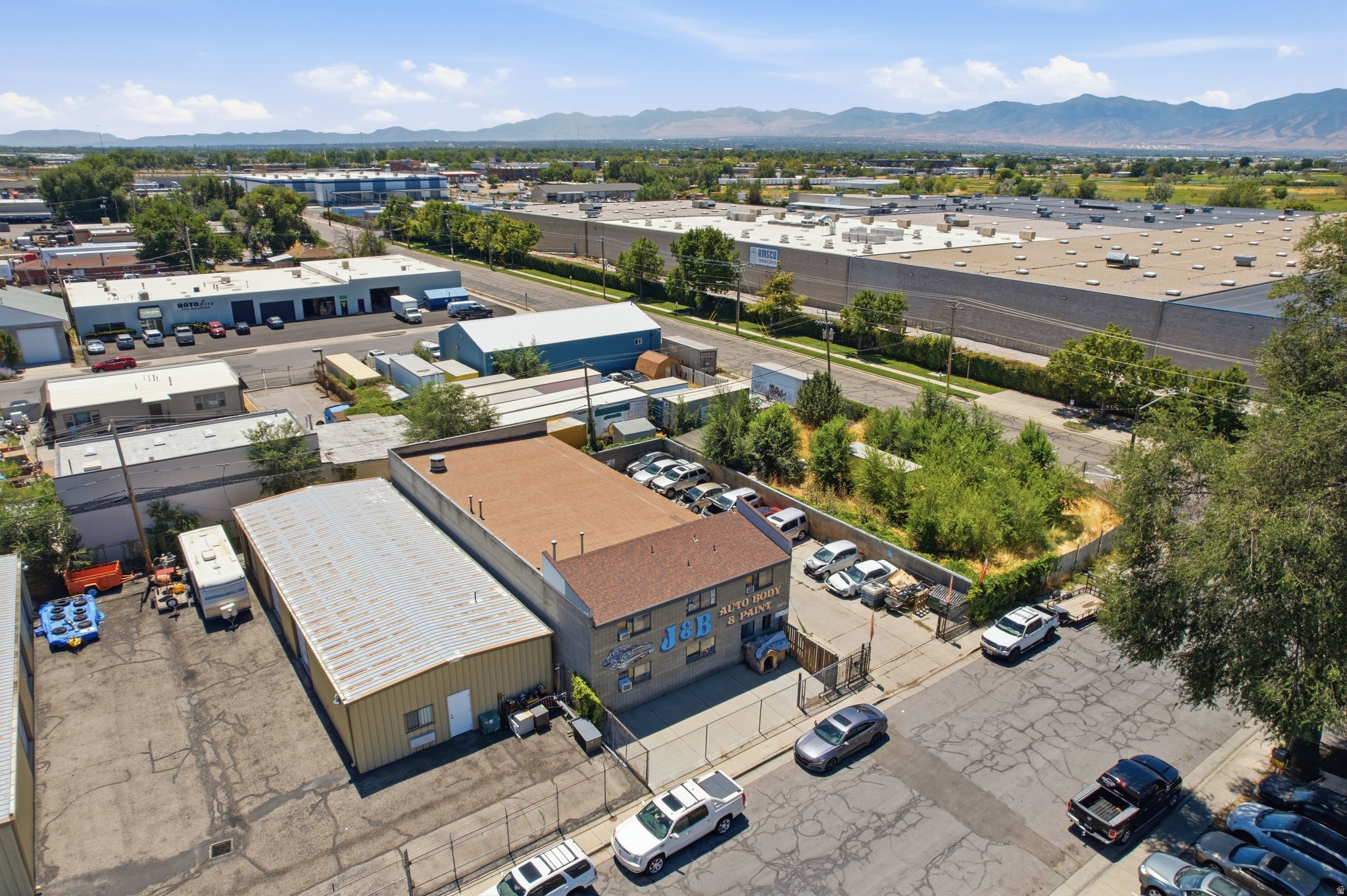 LINCOLN - Commercial Sale