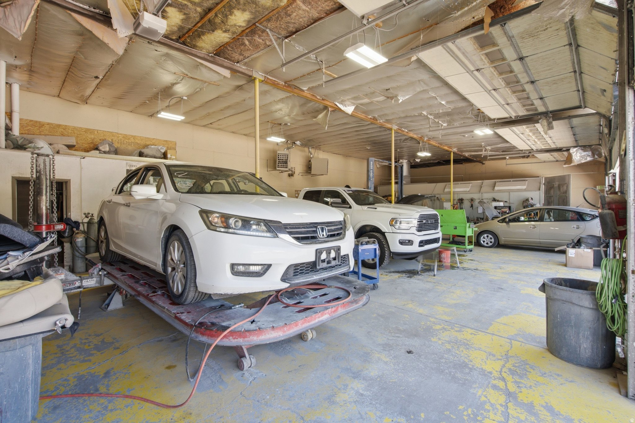 LINCOLN - Commercial Sale