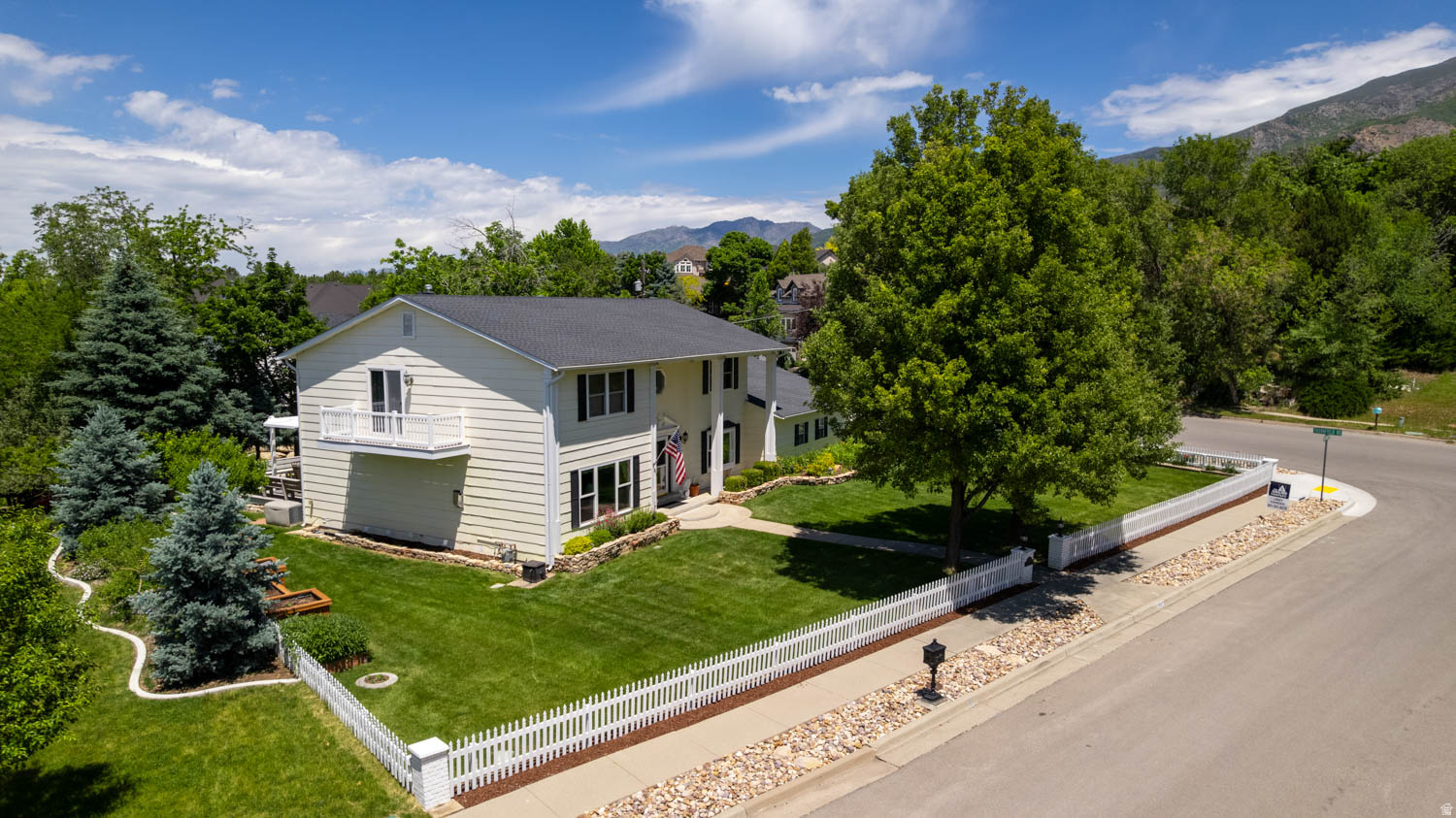 KING CLARION HILLS - Residential