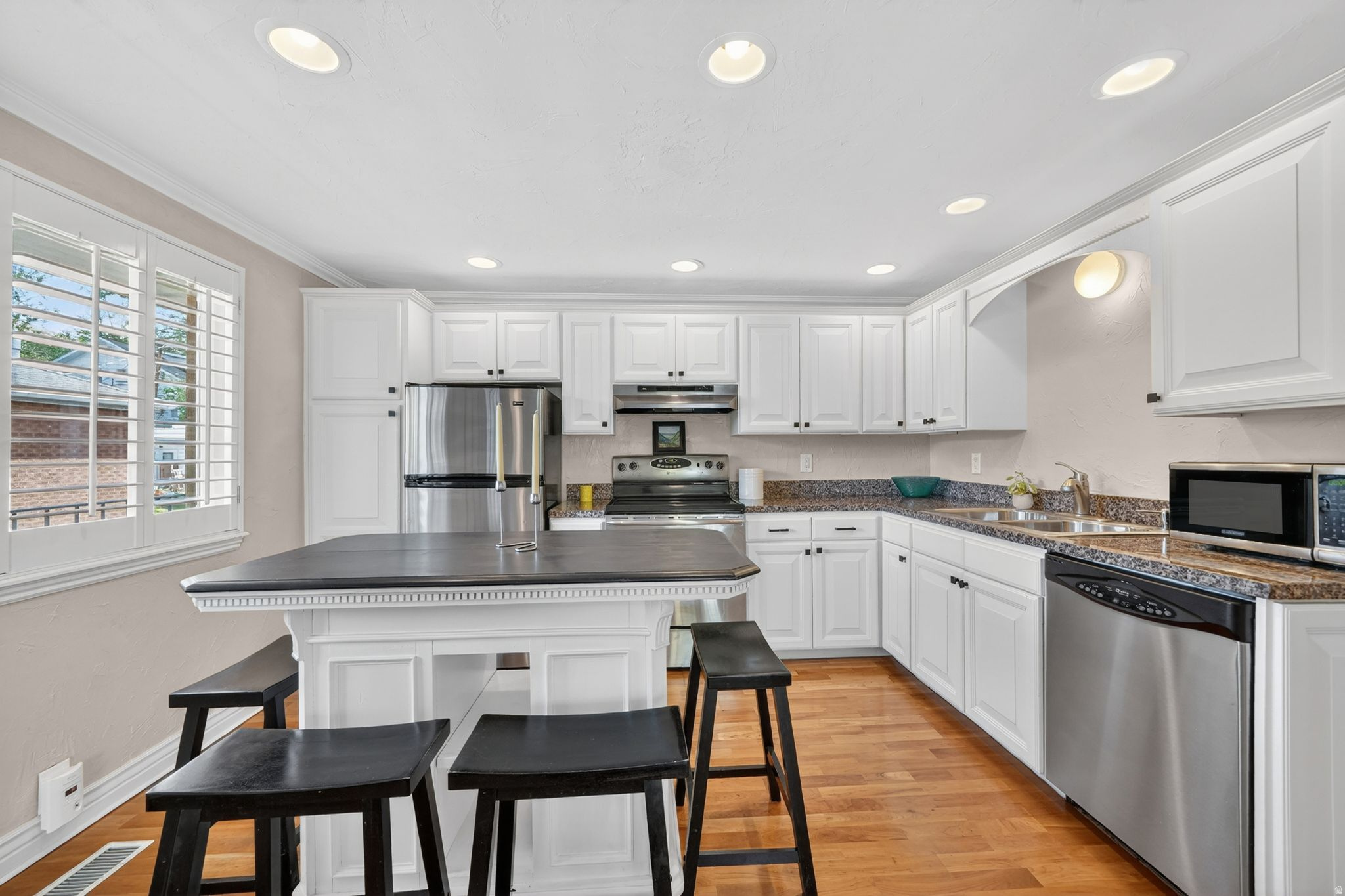 NOTTING COURT CONDOMINIUMS - Residential