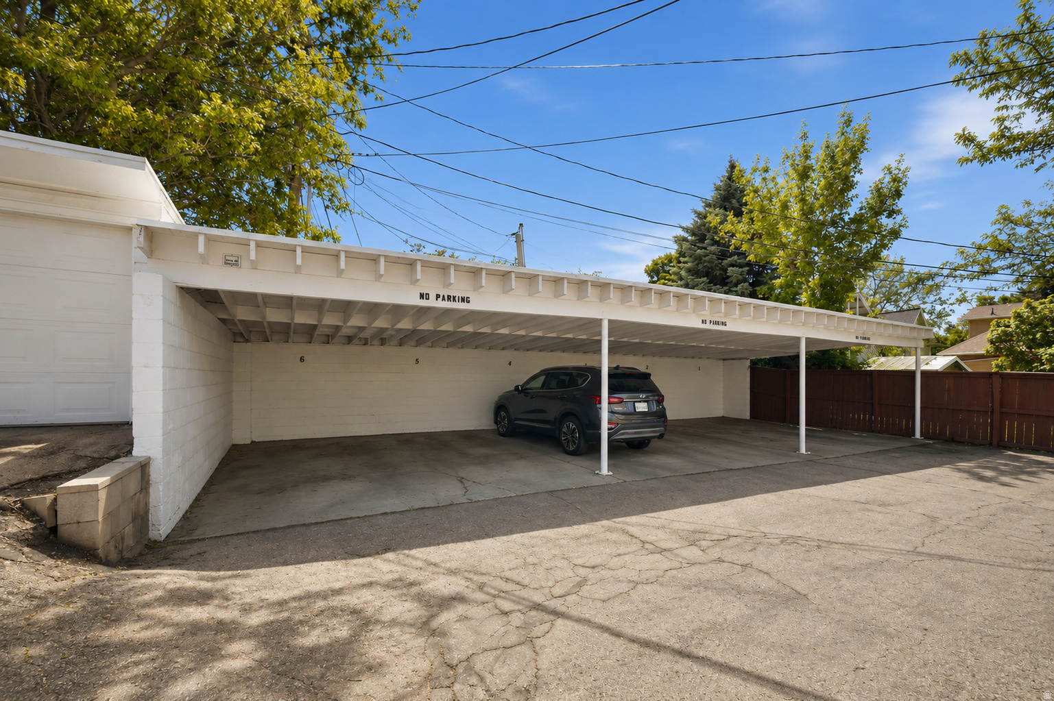 NOTTING COURT CONDOMINIUMS - Residential