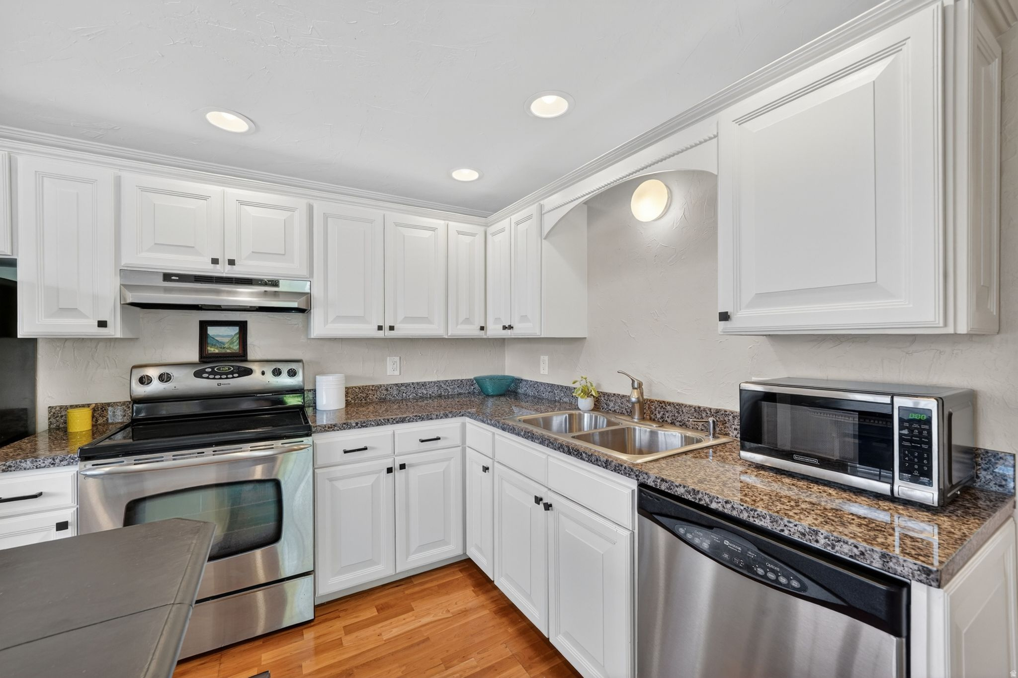 NOTTING COURT CONDOMINIUMS - Residential