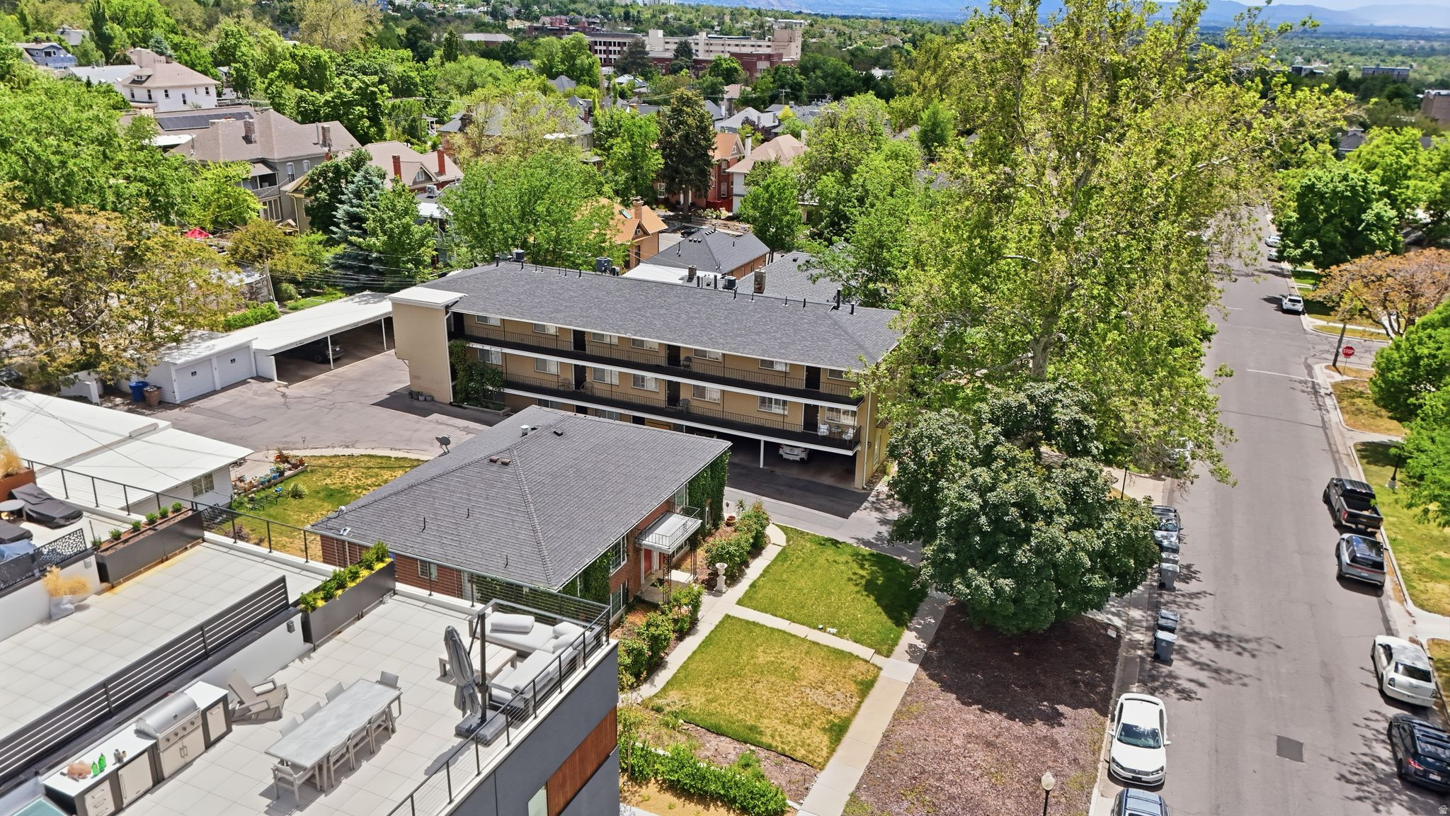 NOTTING COURT CONDOMINIUMS - Residential