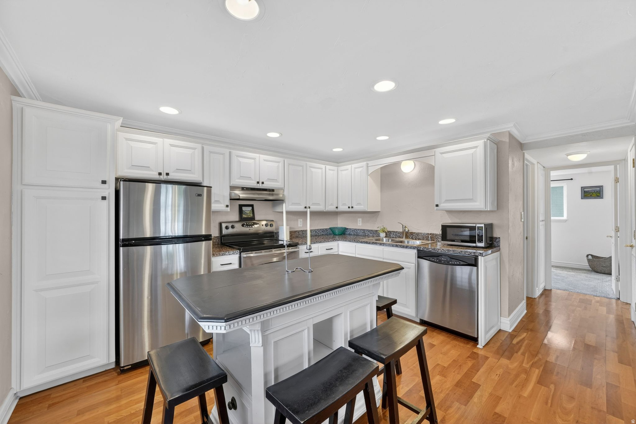NOTTING COURT CONDOMINIUMS - Residential