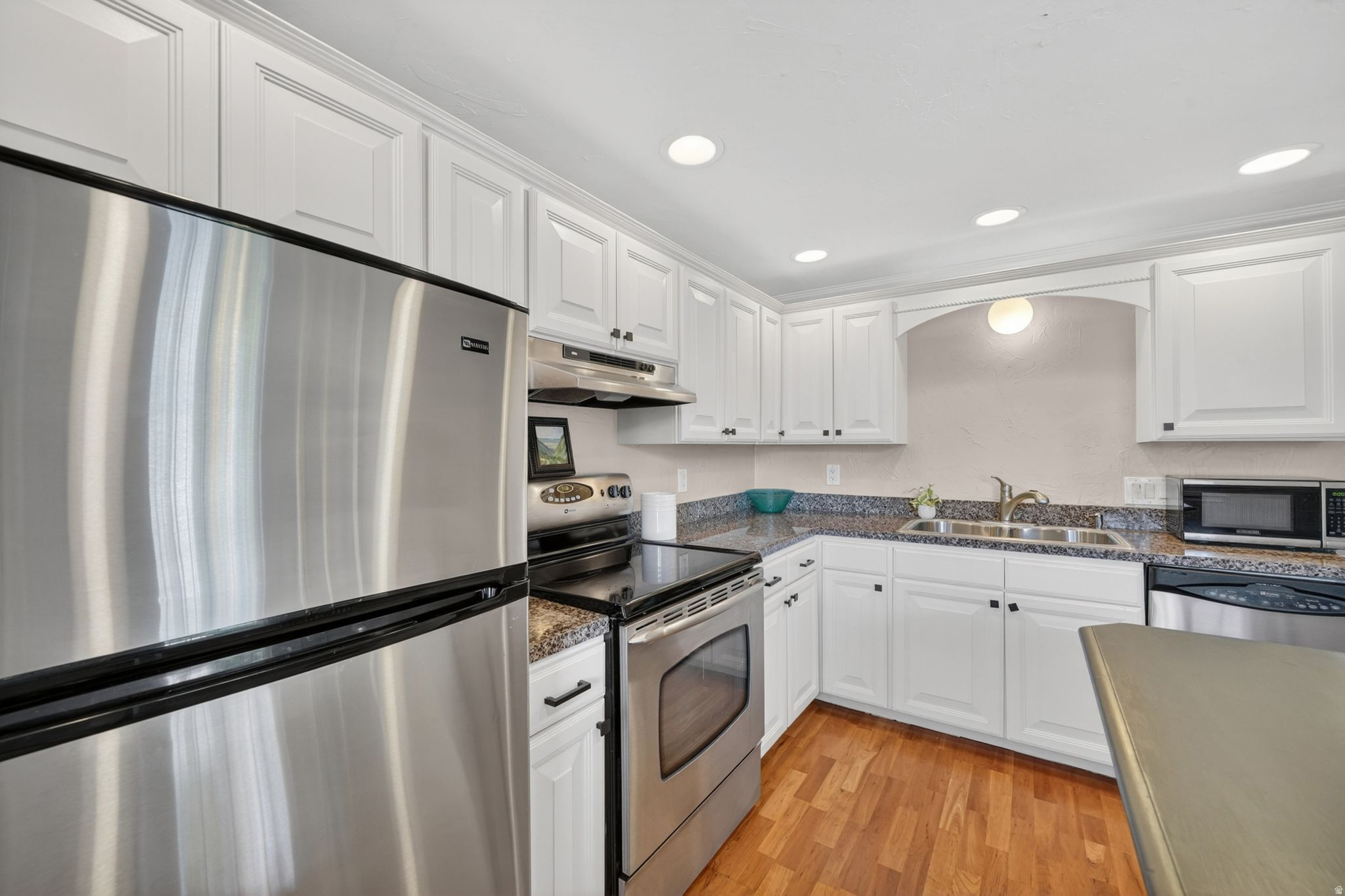 NOTTING COURT CONDOMINIUMS - Residential