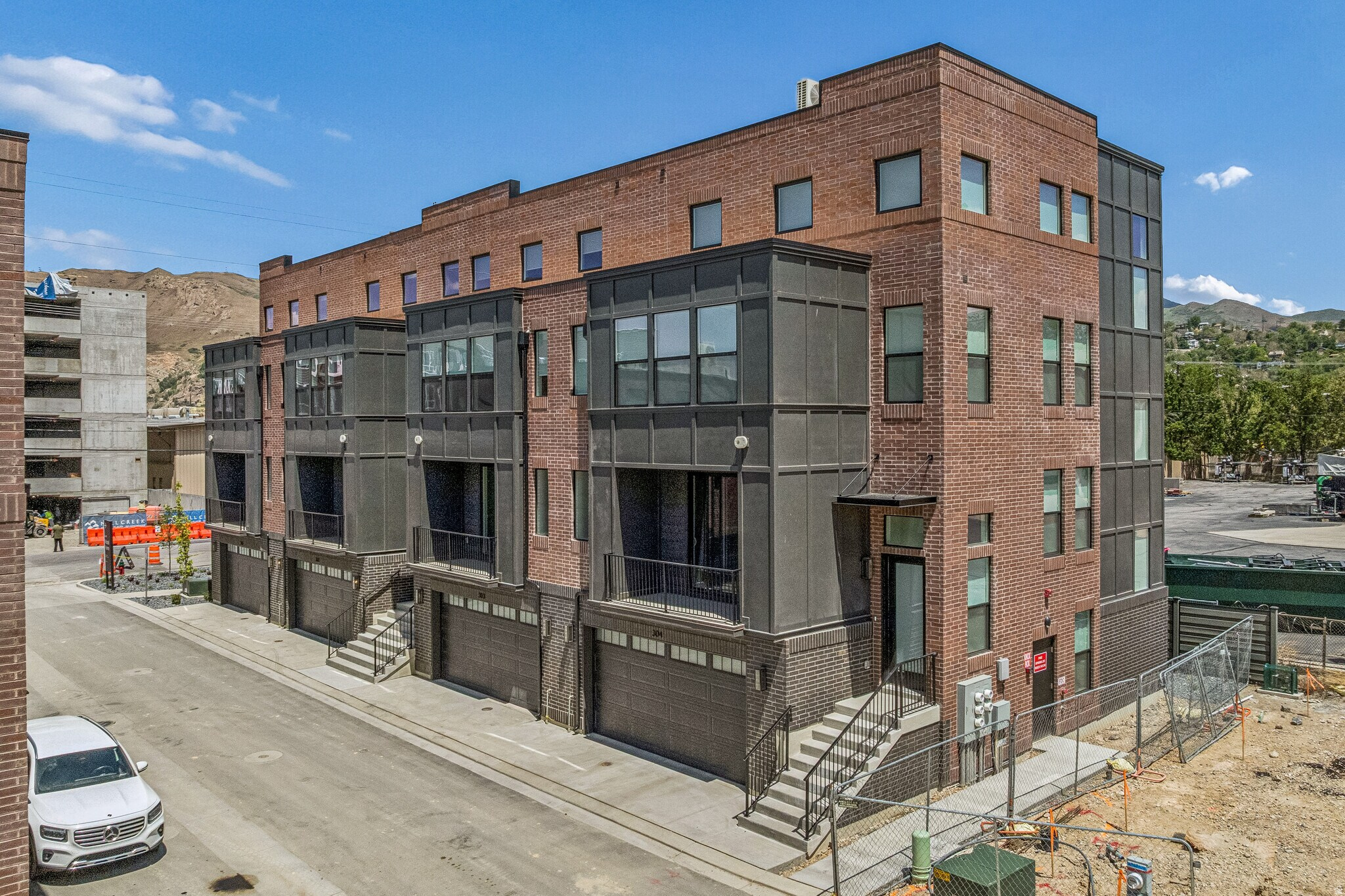 THE IRIS - Residential