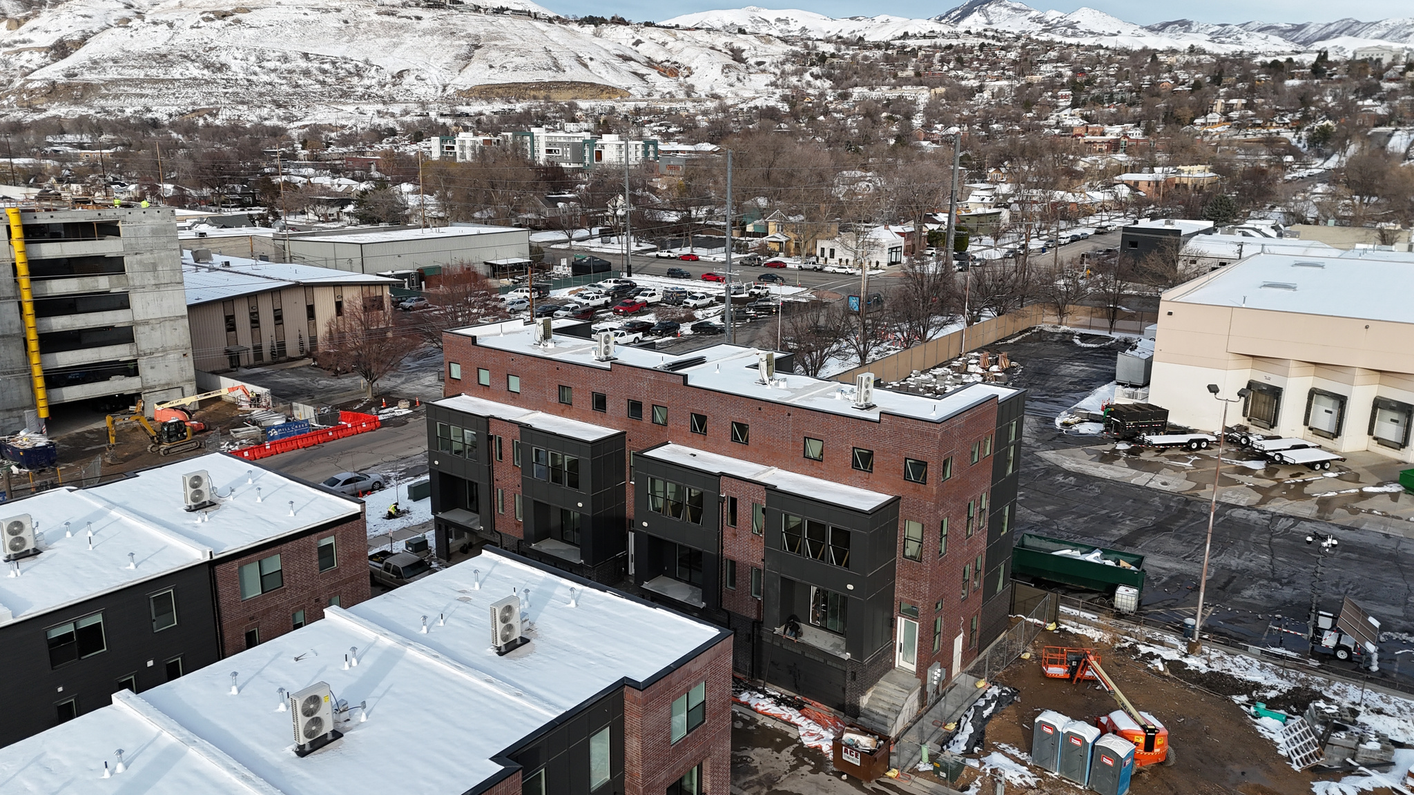 THE IRIS - Residential