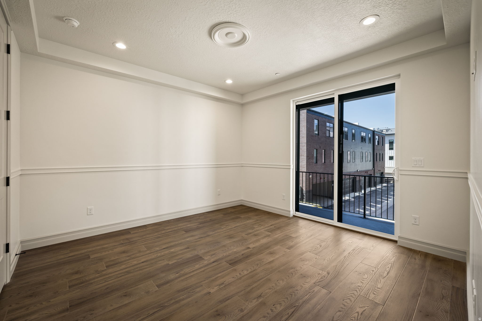 THE IRIS - Residential