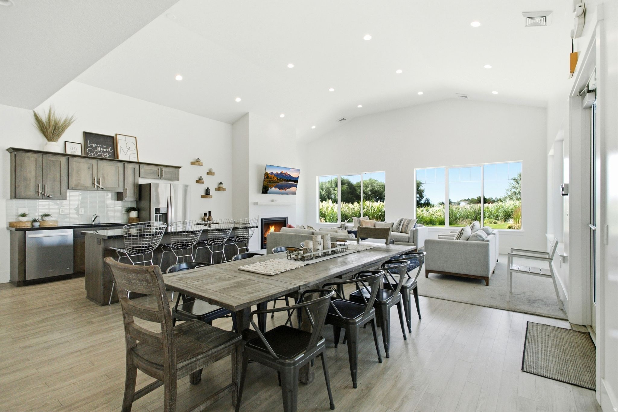 LAKEVIEW - Residential
