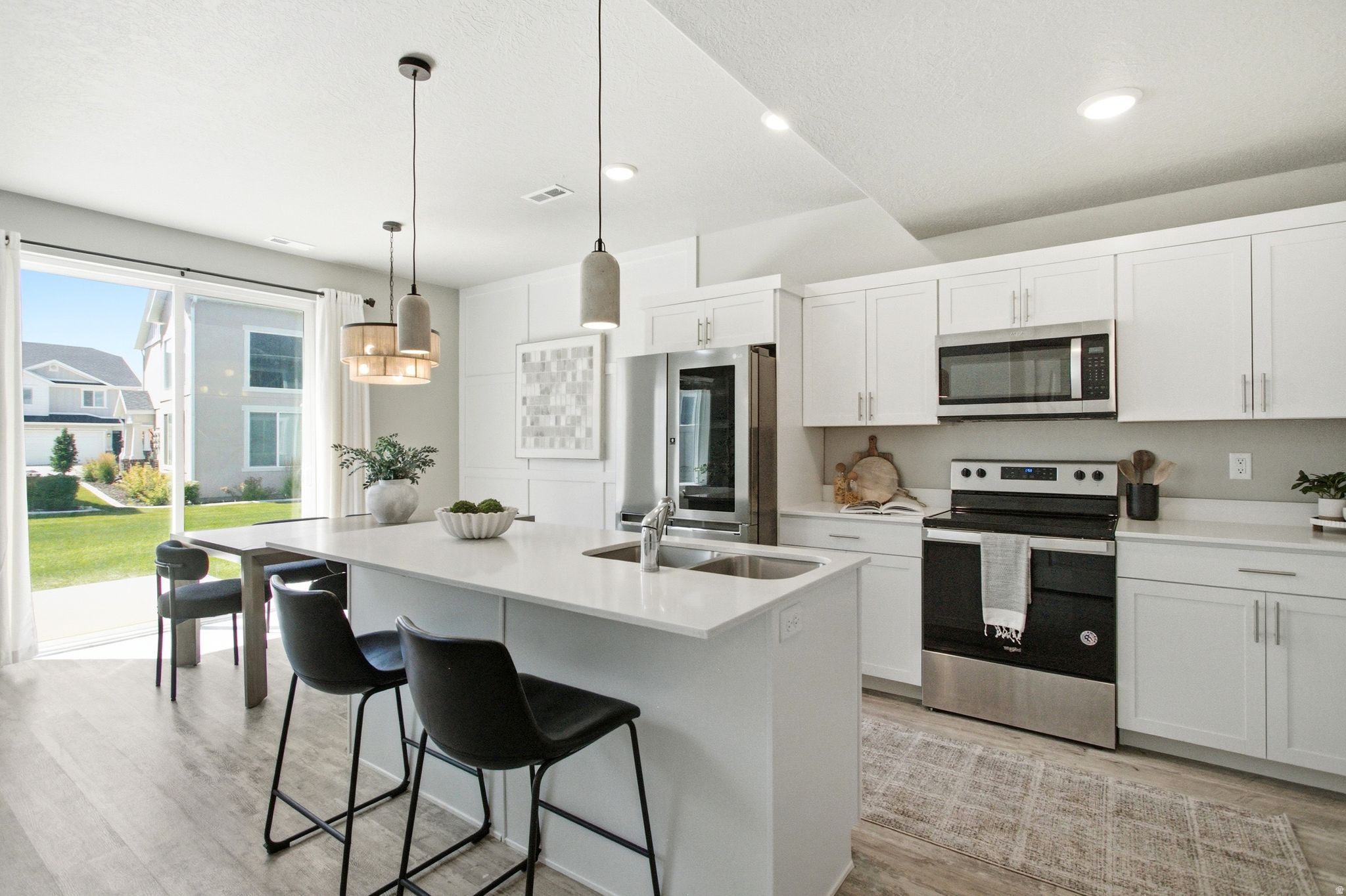 LAKEVIEW - Residential