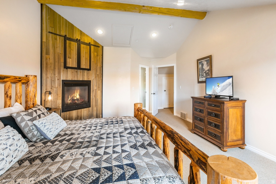 MOOSE HOLLOW - Residential
