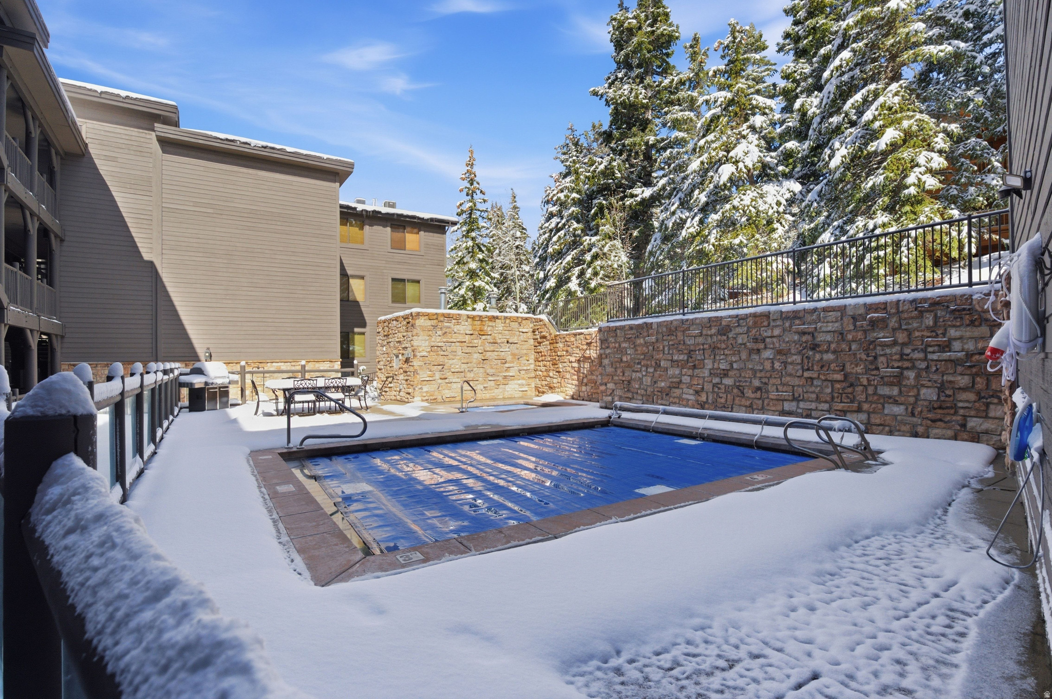 BLACK BEAR LODGE - Residential