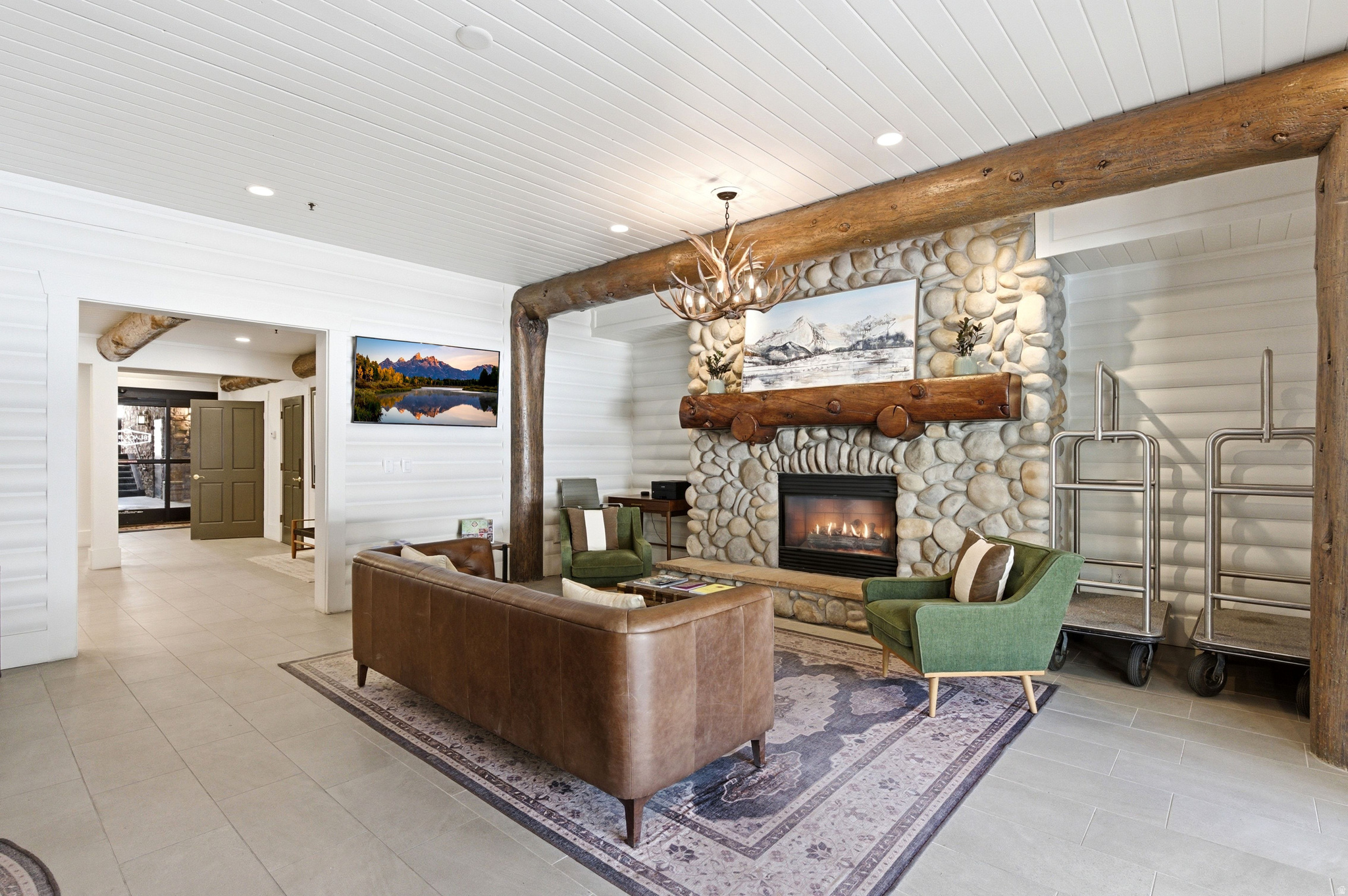 BLACK BEAR LODGE - Residential