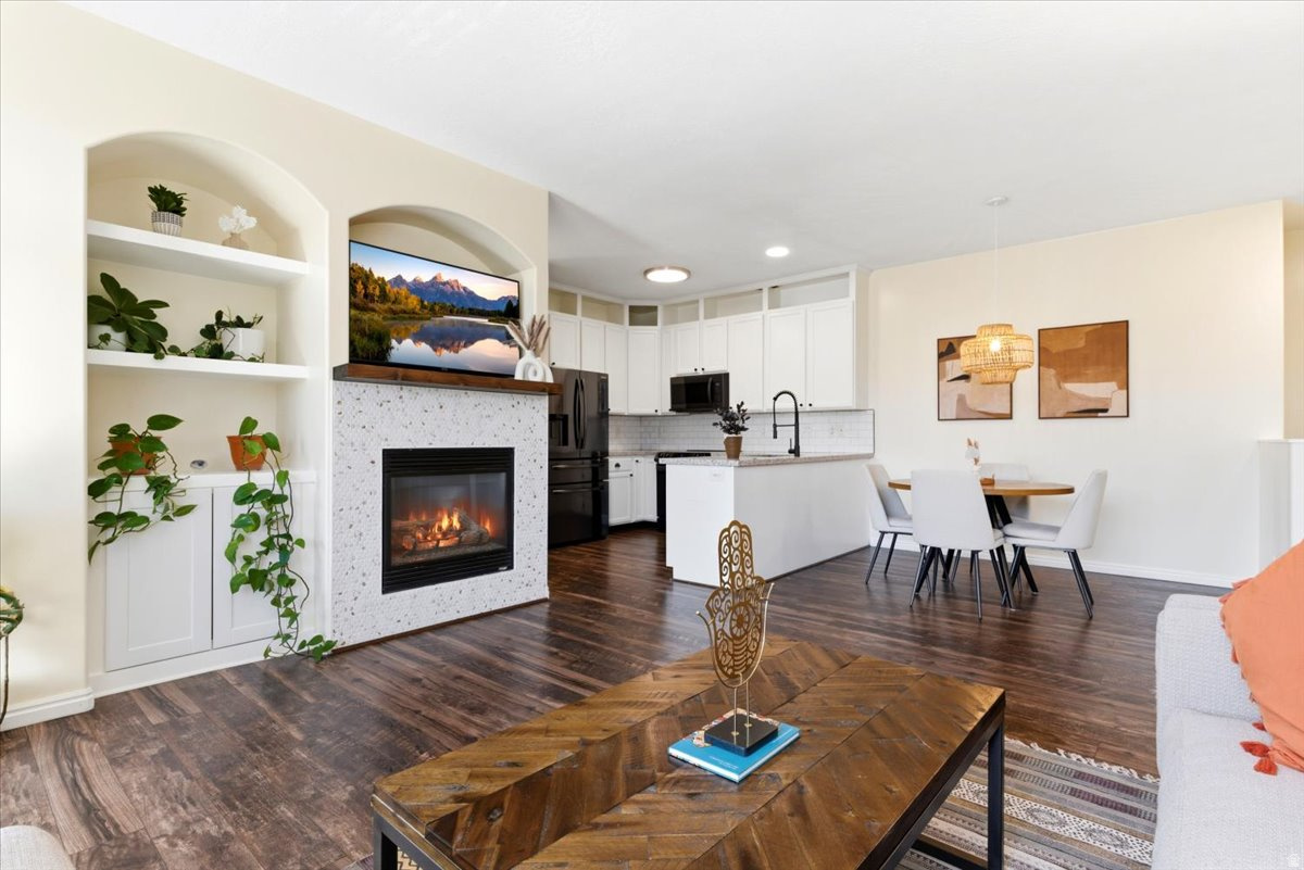 COVENTRY AT FOXBORO - Residential