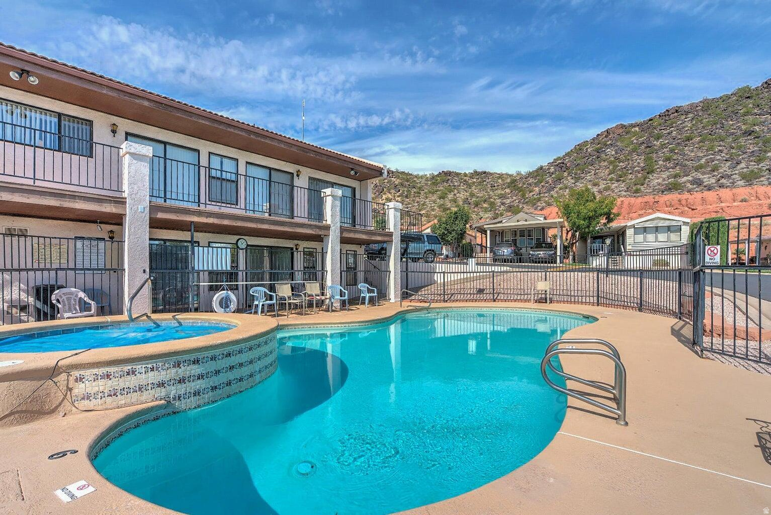 TWIN LAKES - Residential