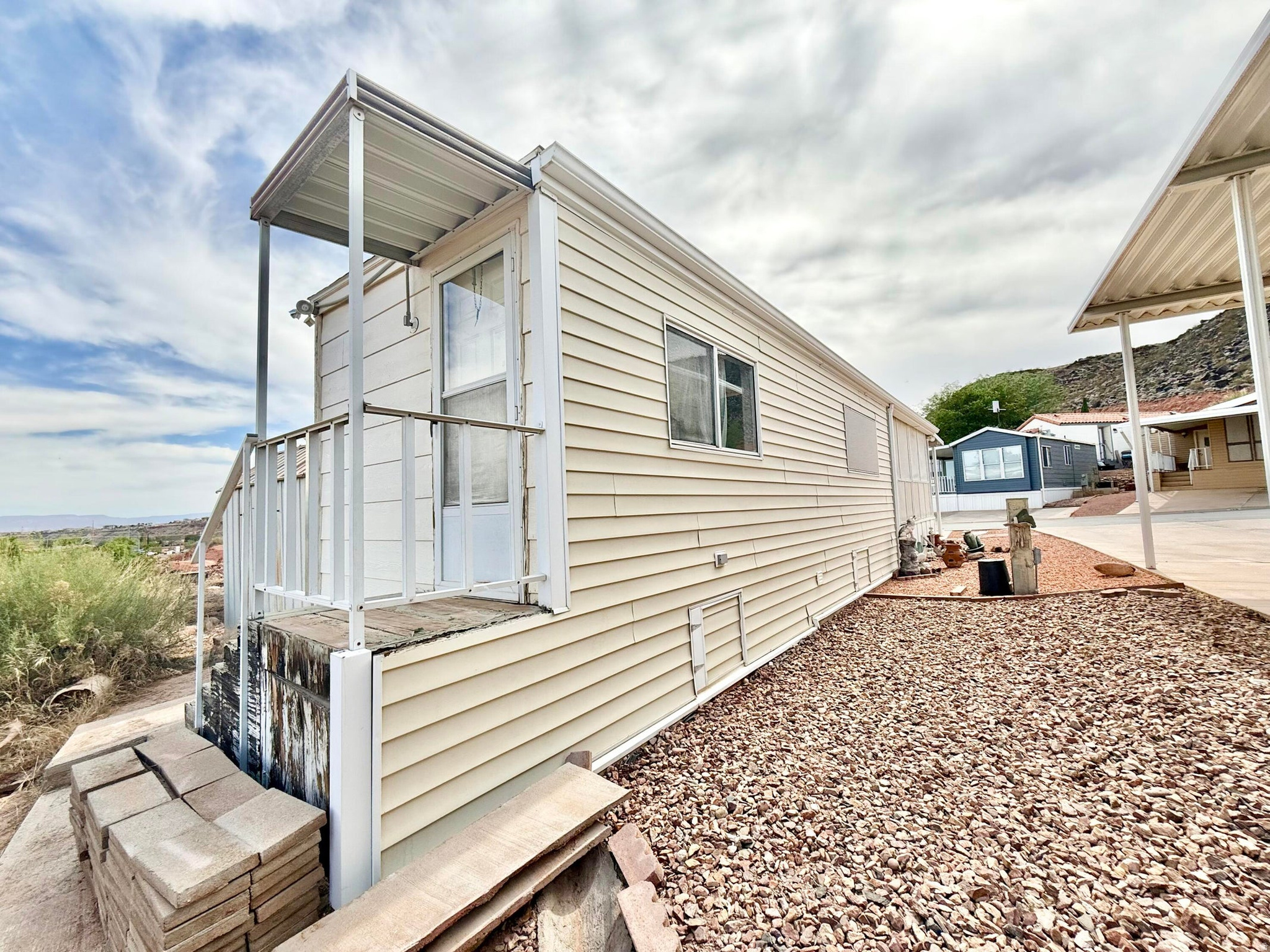 TWIN LAKES - Residential