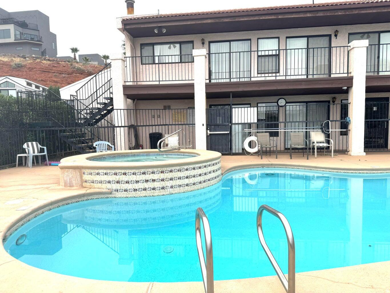 TWIN LAKES - Residential