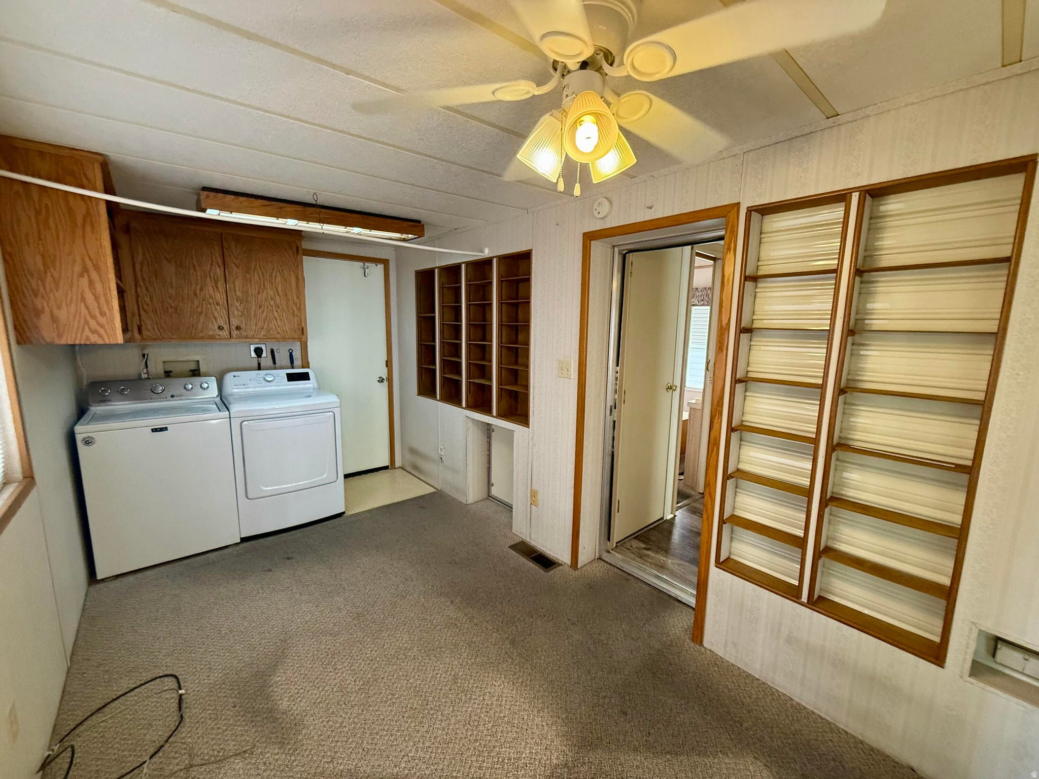 TWIN LAKES - Residential
