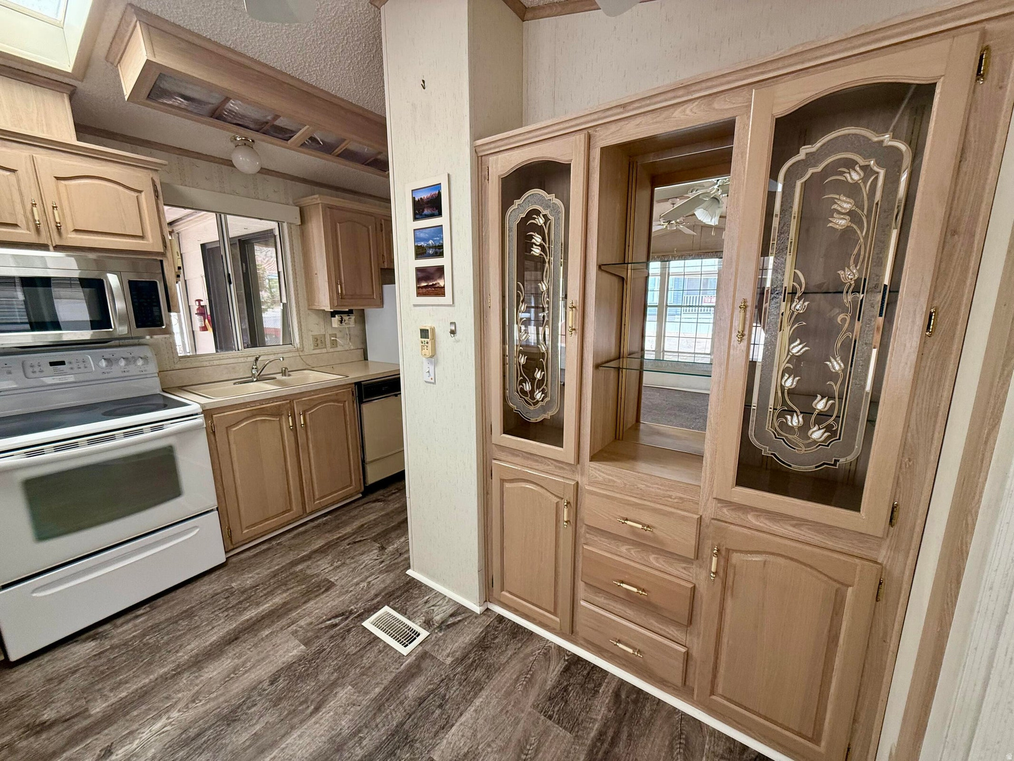TWIN LAKES - Residential