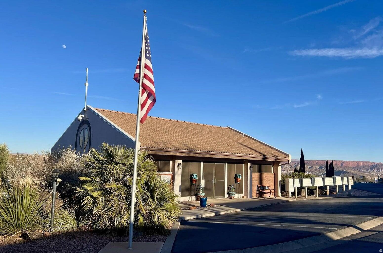 TWIN LAKES - Residential