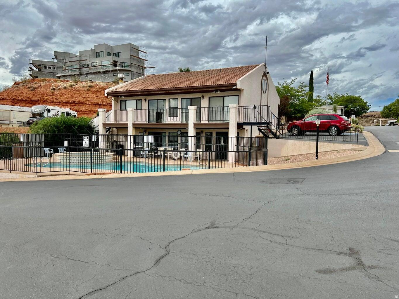 TWIN LAKES - Residential