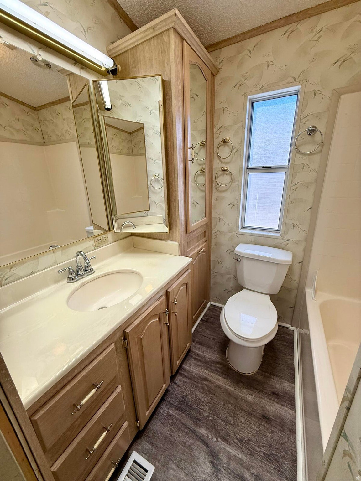 TWIN LAKES - Residential