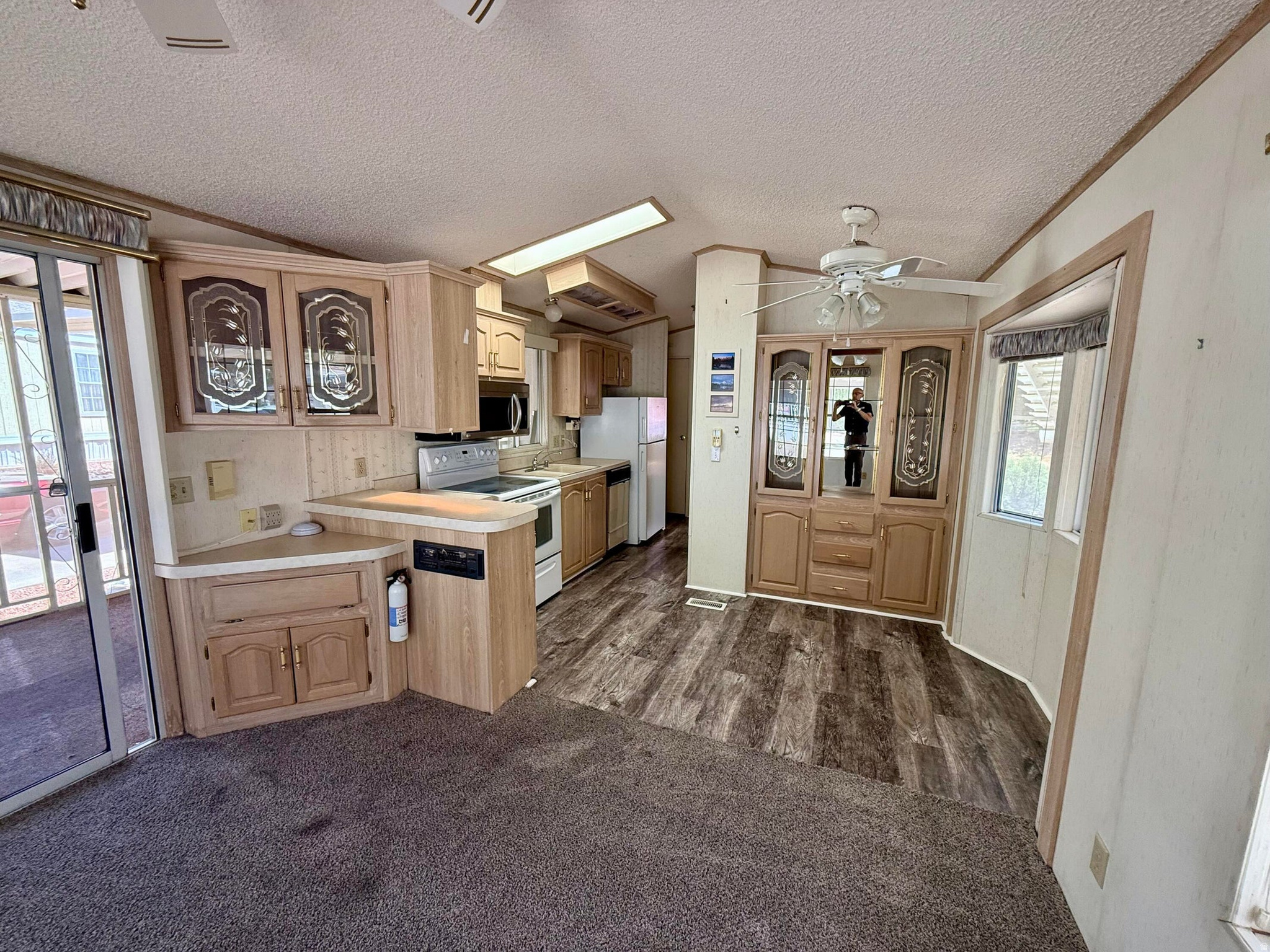 TWIN LAKES - Residential