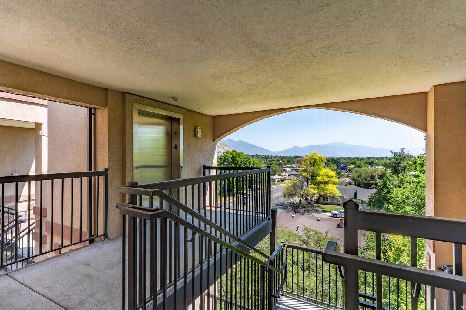 LANAI CONDO - Residential