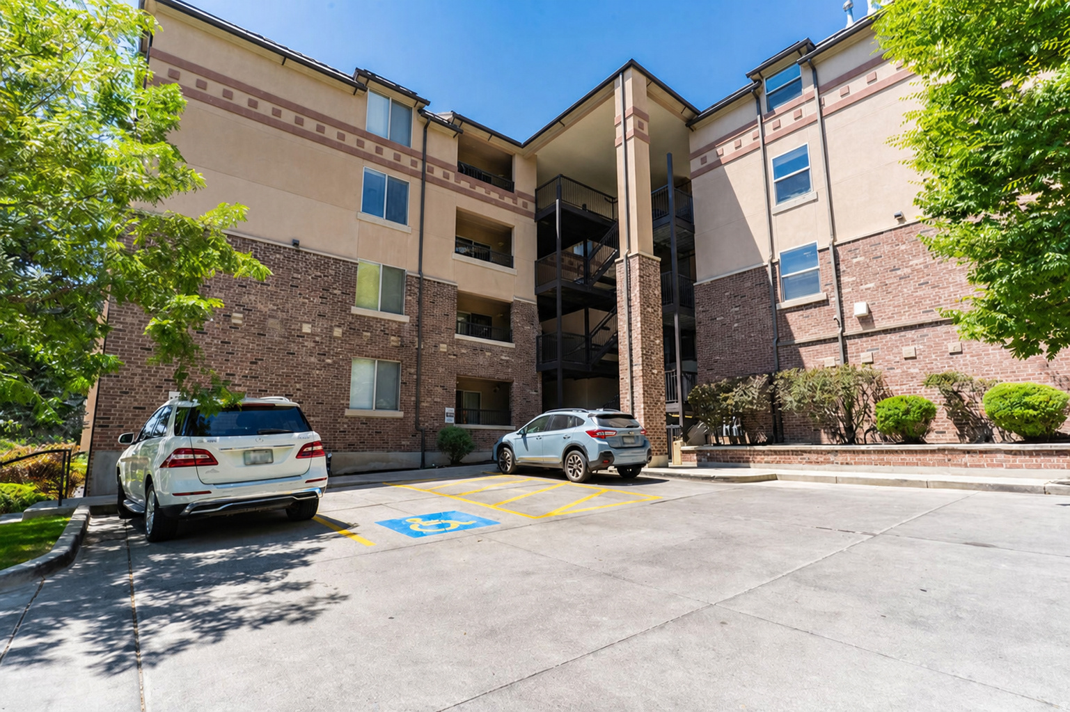 LANAI CONDO - Residential