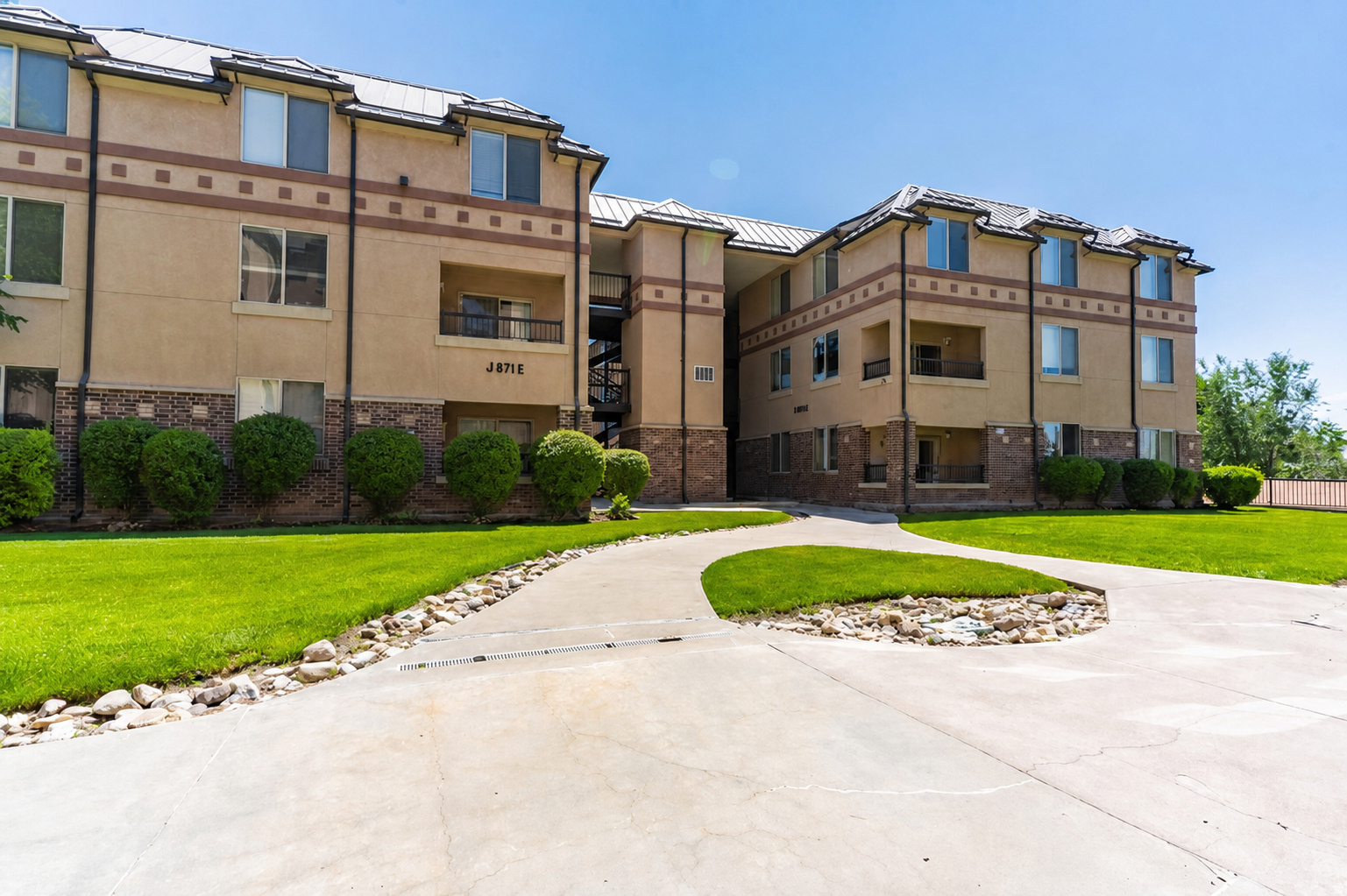 LANAI CONDO - Residential